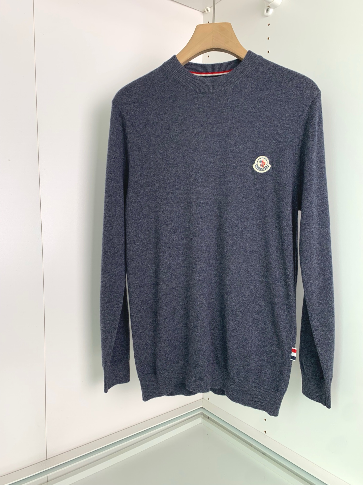 ，25FW秋冬新款细羊绒羊毛混纺针织圆领毛衣，男士胸口经典LOGO标点缀 时尚休闲套头毛衣针织衫！贸易公