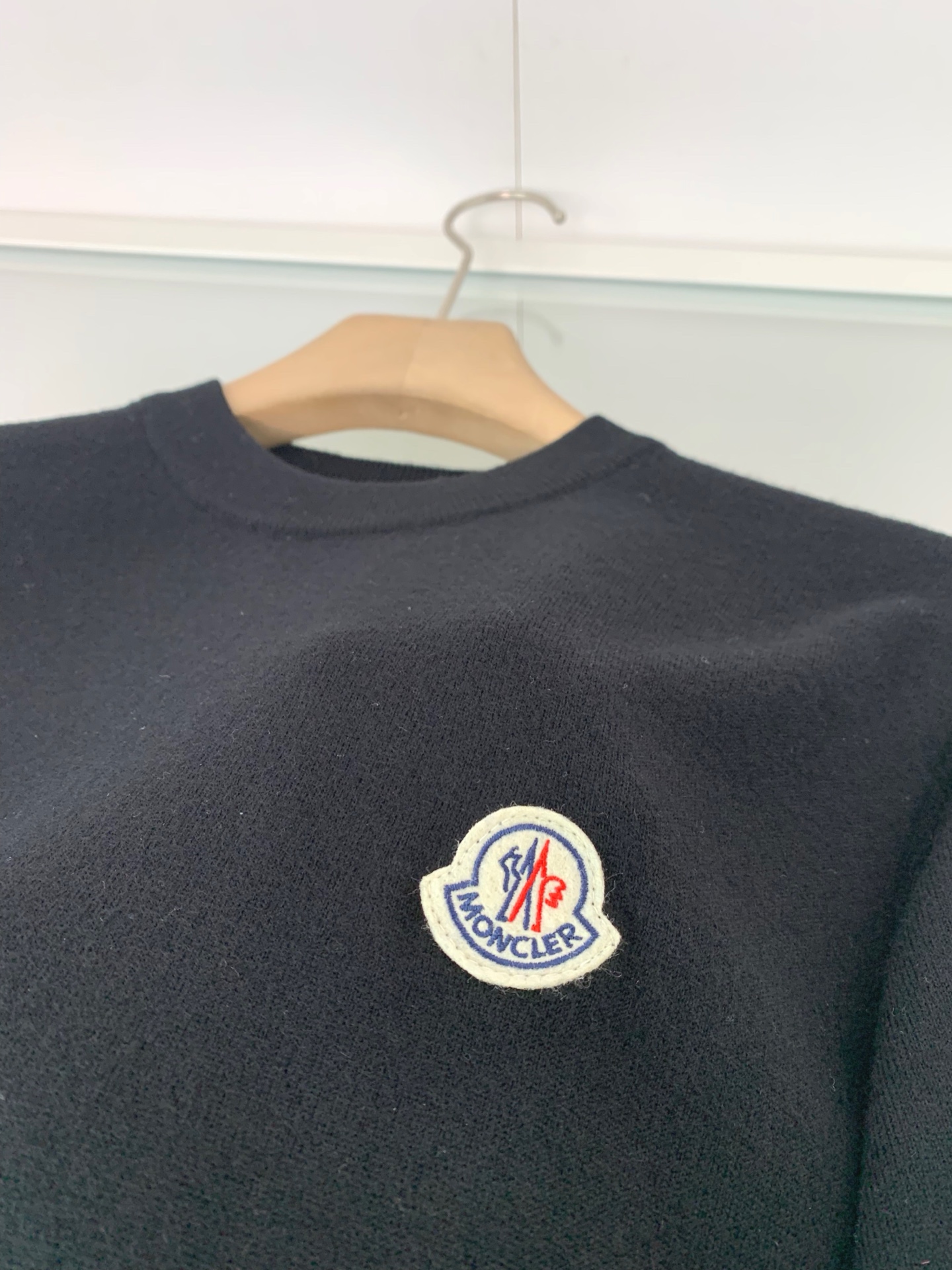 ，25FW秋冬新款细羊绒羊毛混纺针织圆领毛衣，男士胸口经典LOGO标点缀 时尚休闲套头毛衣针织衫！贸易公