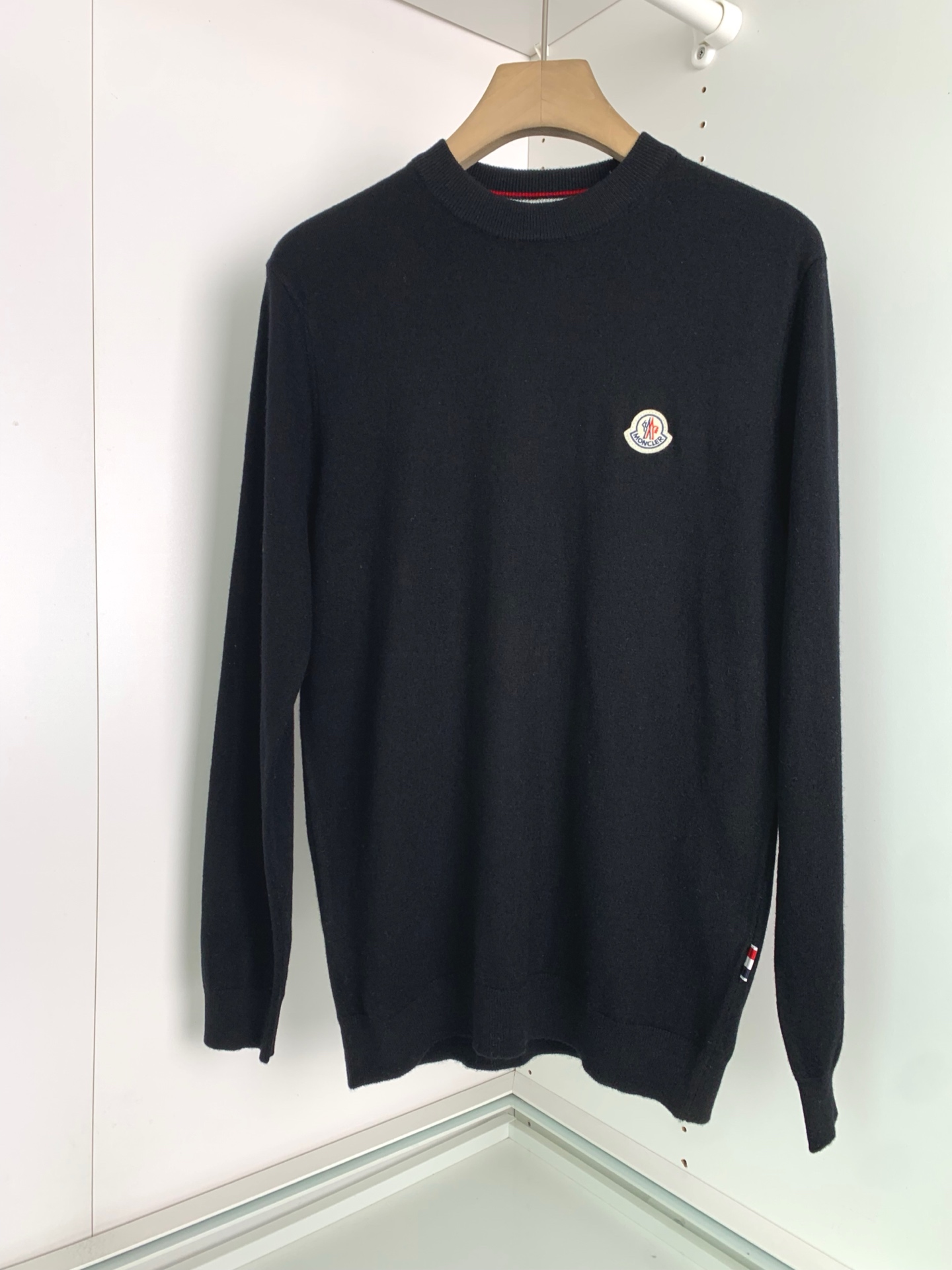 ，25FW秋冬新款细羊绒羊毛混纺针织圆领毛衣，男士胸口经典LOGO标点缀 时尚休闲套头毛衣针织衫！贸易公