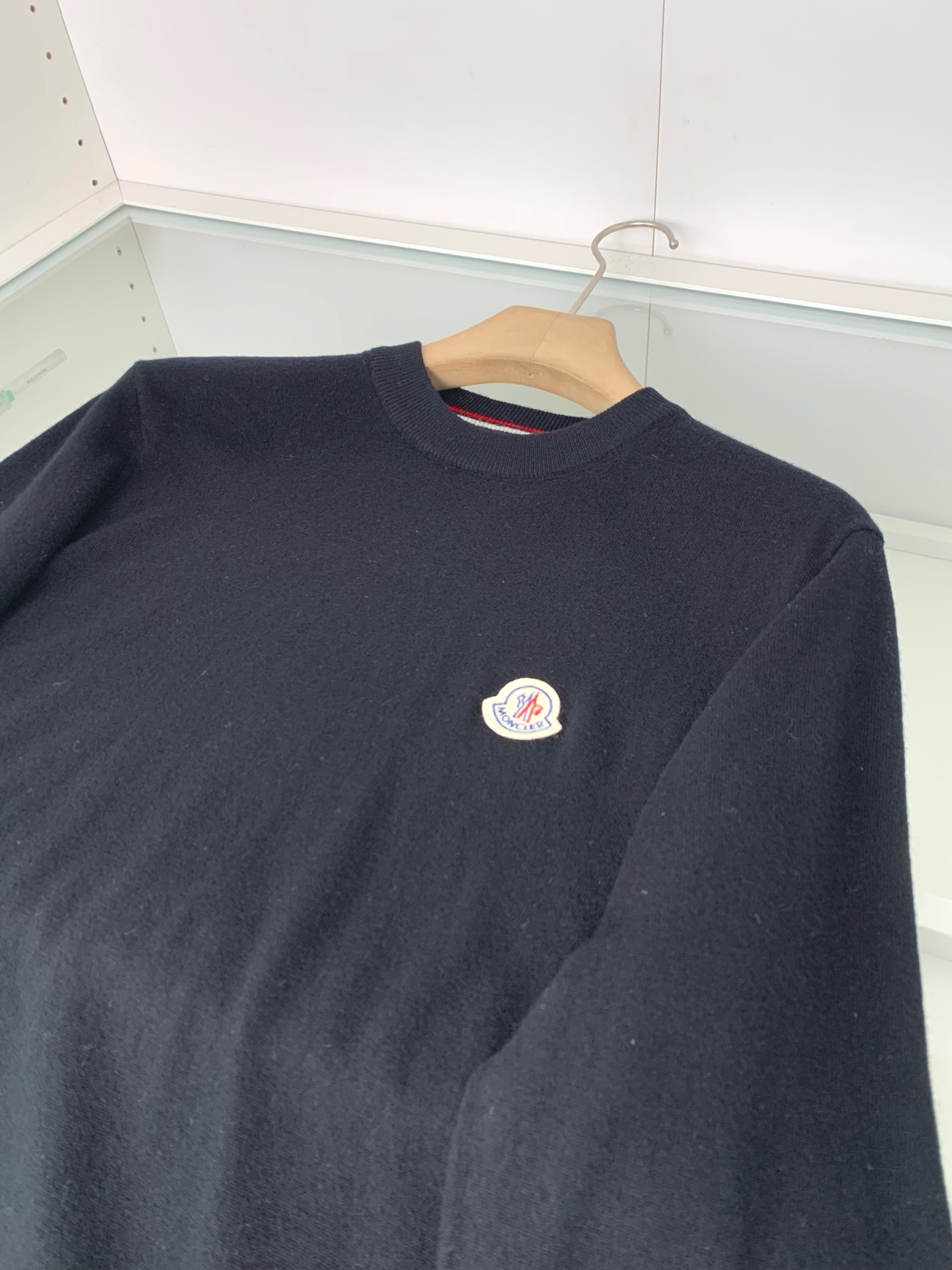 ，25FW秋冬新款细羊绒羊毛混纺针织圆领毛衣，男士胸口经典LOGO标点缀 时尚休闲套头毛衣针织衫！贸易公