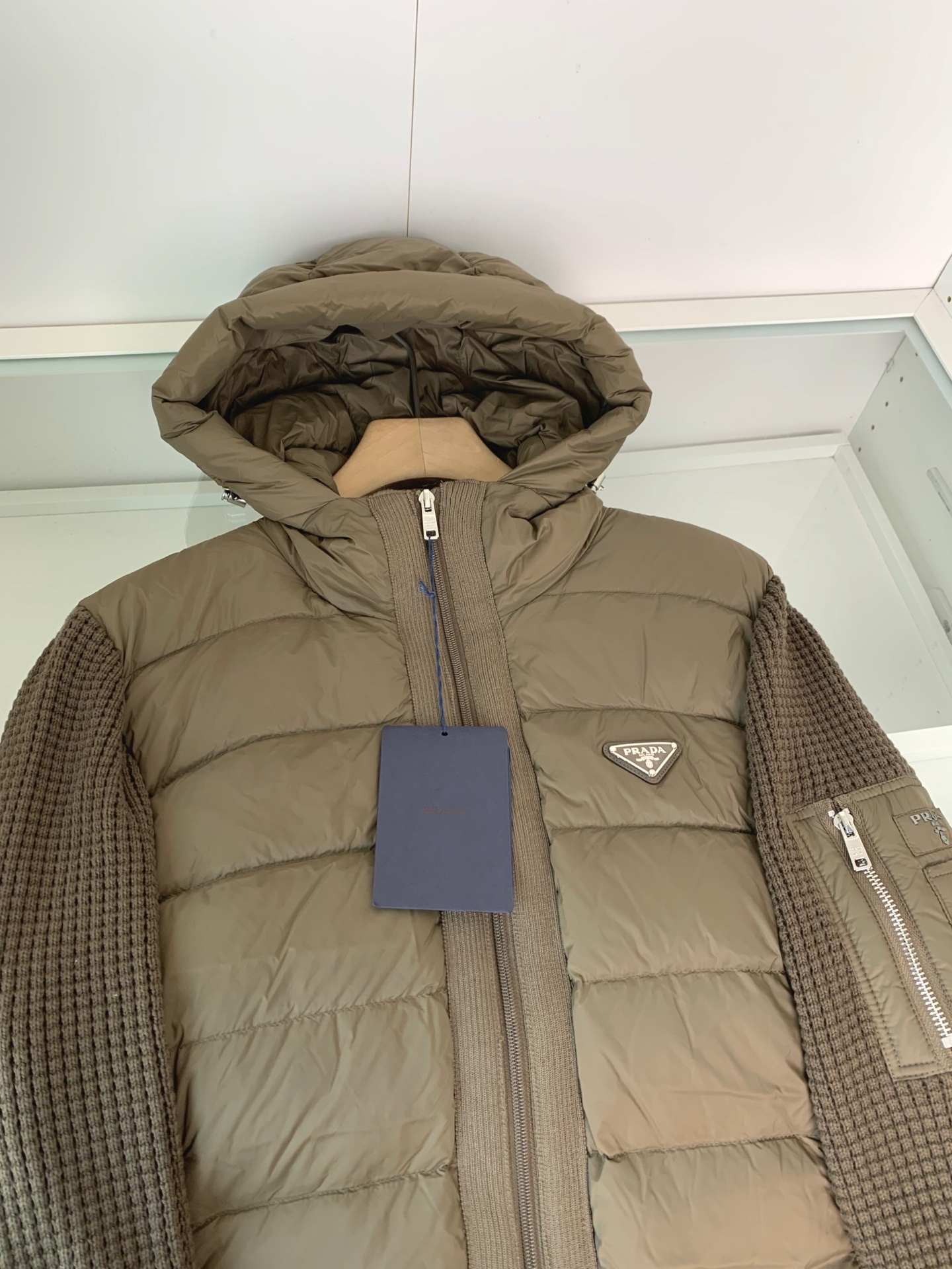 ，2025秋冬新款针织拼接羽绒连帽休闲外套！秋冬非常实穿的一款！羽绒与羊毛的碰撞！有着细节质感 不管单穿