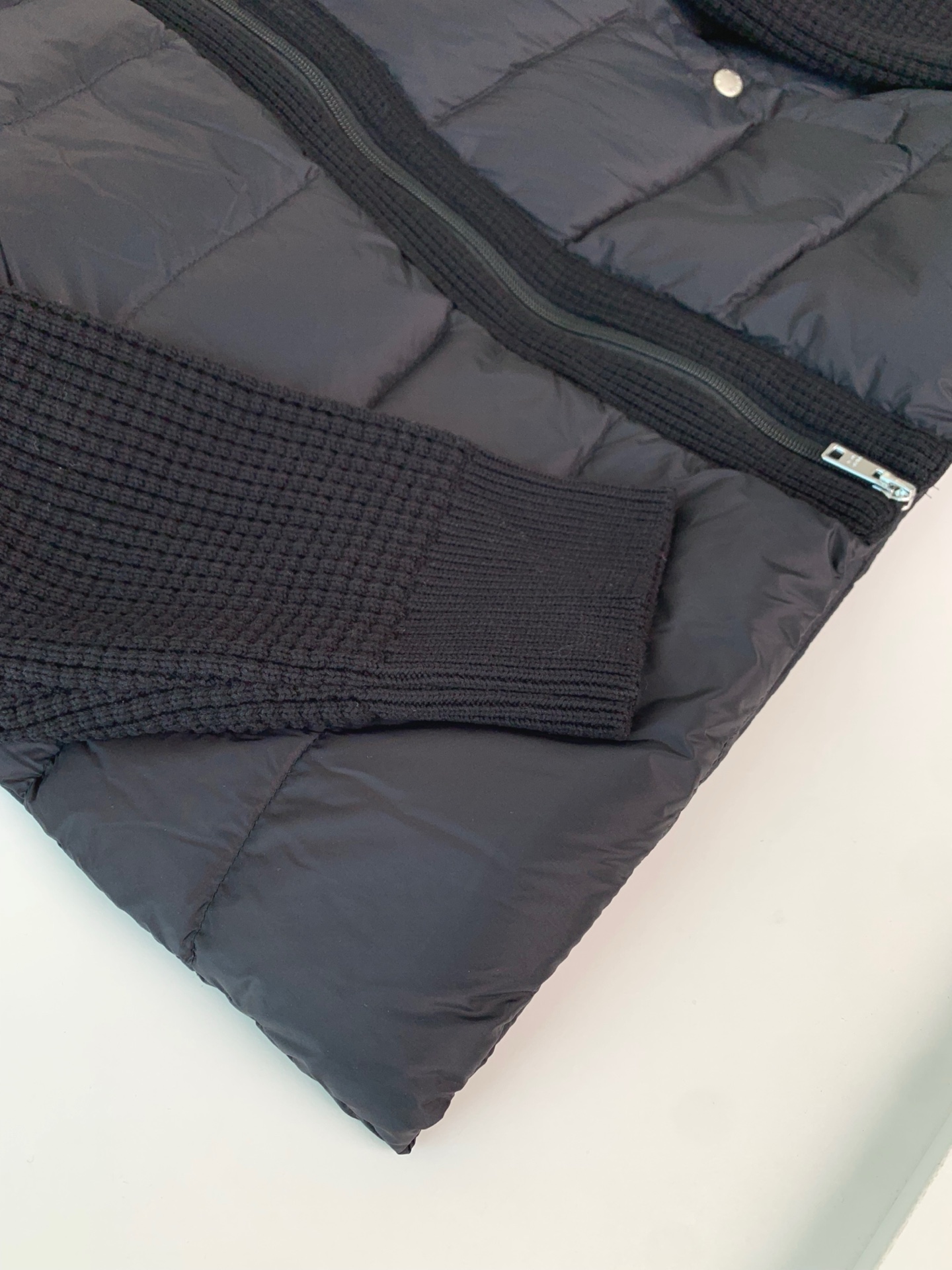 ，2025秋冬新款针织拼接羽绒连帽休闲外套！秋冬非常实穿的一款！羽绒与羊毛的碰撞！有着细节质感 不管单穿