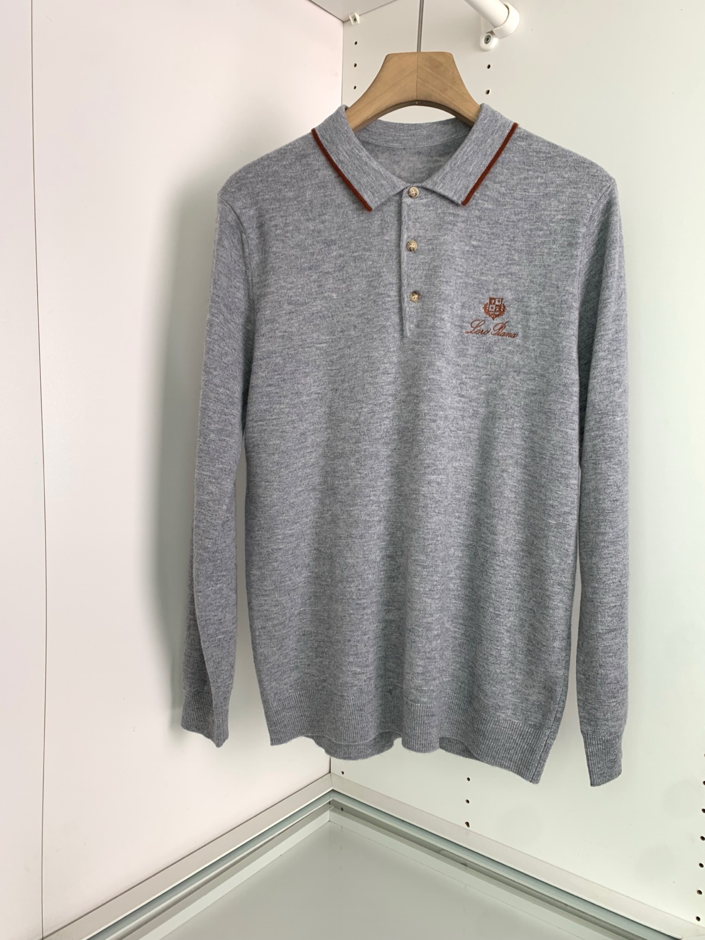 。LFW秋冬新款羊绒羊毛纱线针织翻领毛衣！经典字母logo标识刺绣休闲套头毛衣针织衫！贸易公司渠道 同步