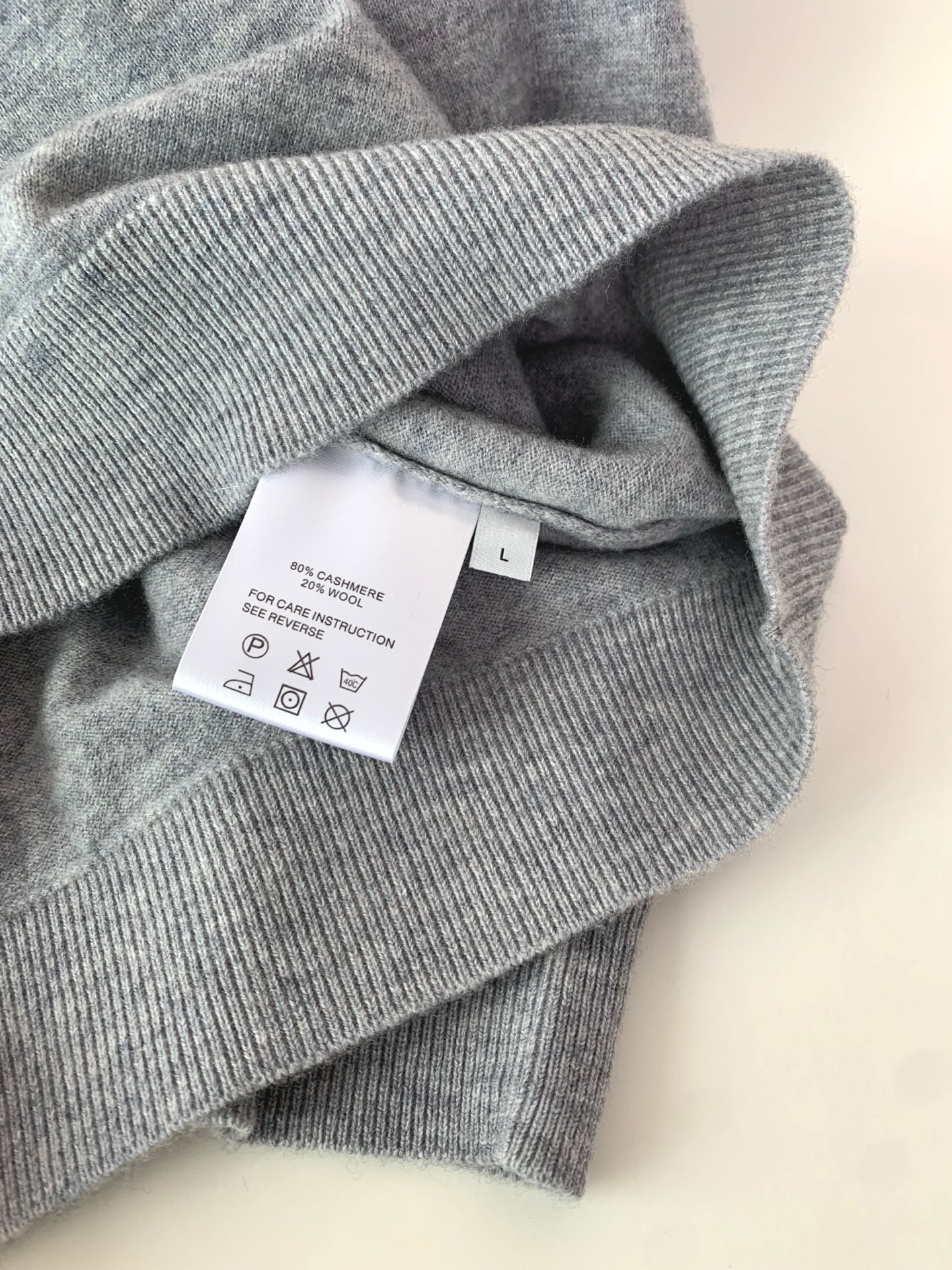 。LFW秋冬新款羊绒羊毛纱线针织翻领毛衣！经典字母logo标识刺绣休闲套头毛衣针织衫！贸易公司渠道 同步