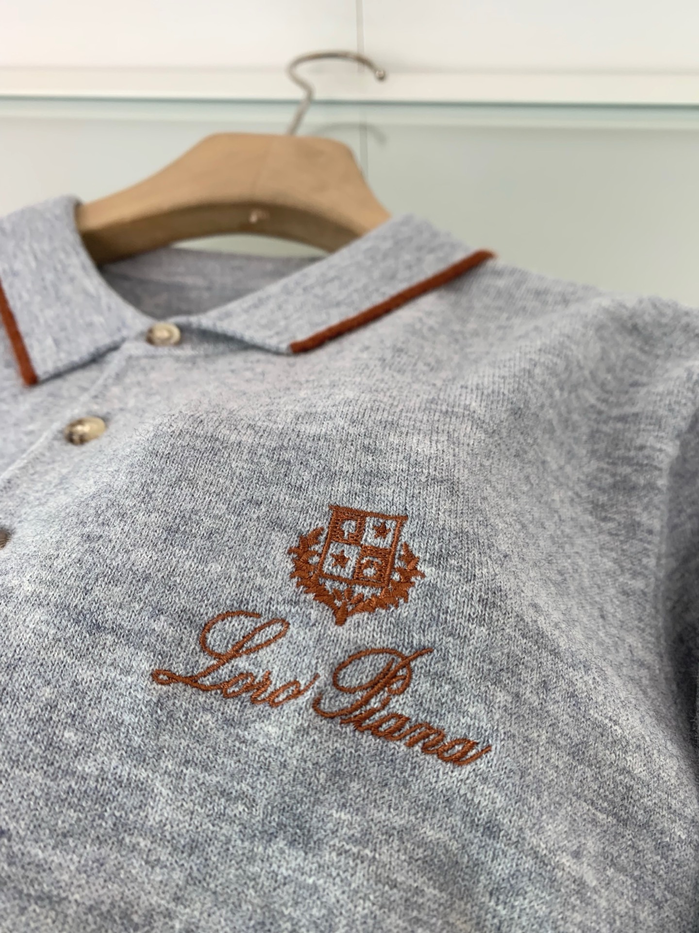 。LFW秋冬新款羊绒羊毛纱线针织翻领毛衣！经典字母logo标识刺绣休闲套头毛衣针织衫！贸易公司渠道 同步