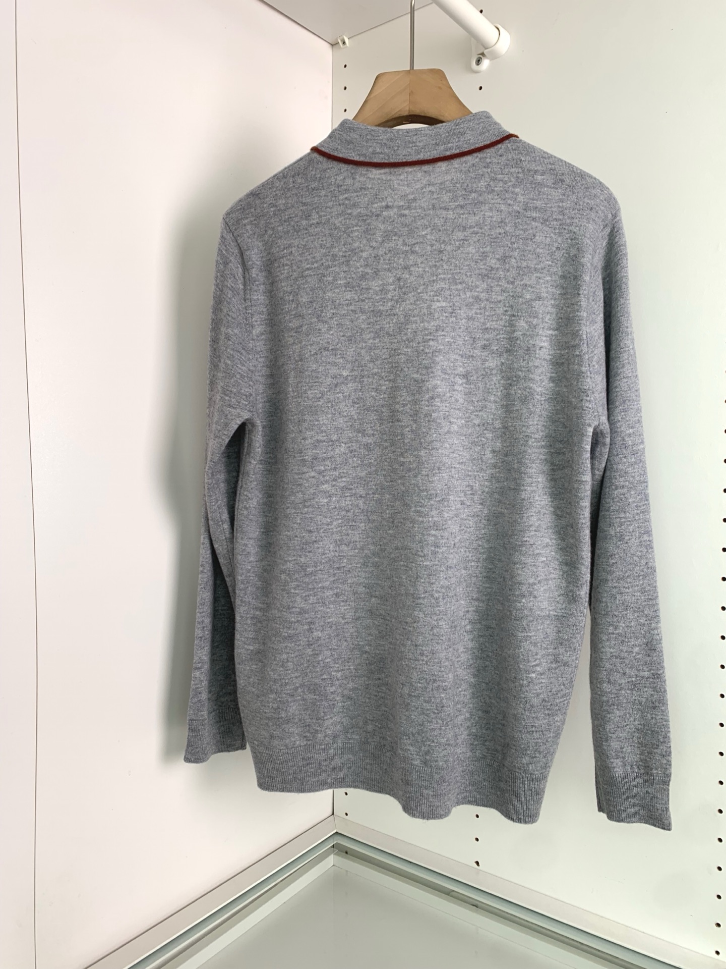 。LFW秋冬新款羊绒羊毛纱线针织翻领毛衣！经典字母logo标识刺绣休闲套头毛衣针织衫！贸易公司渠道 同步