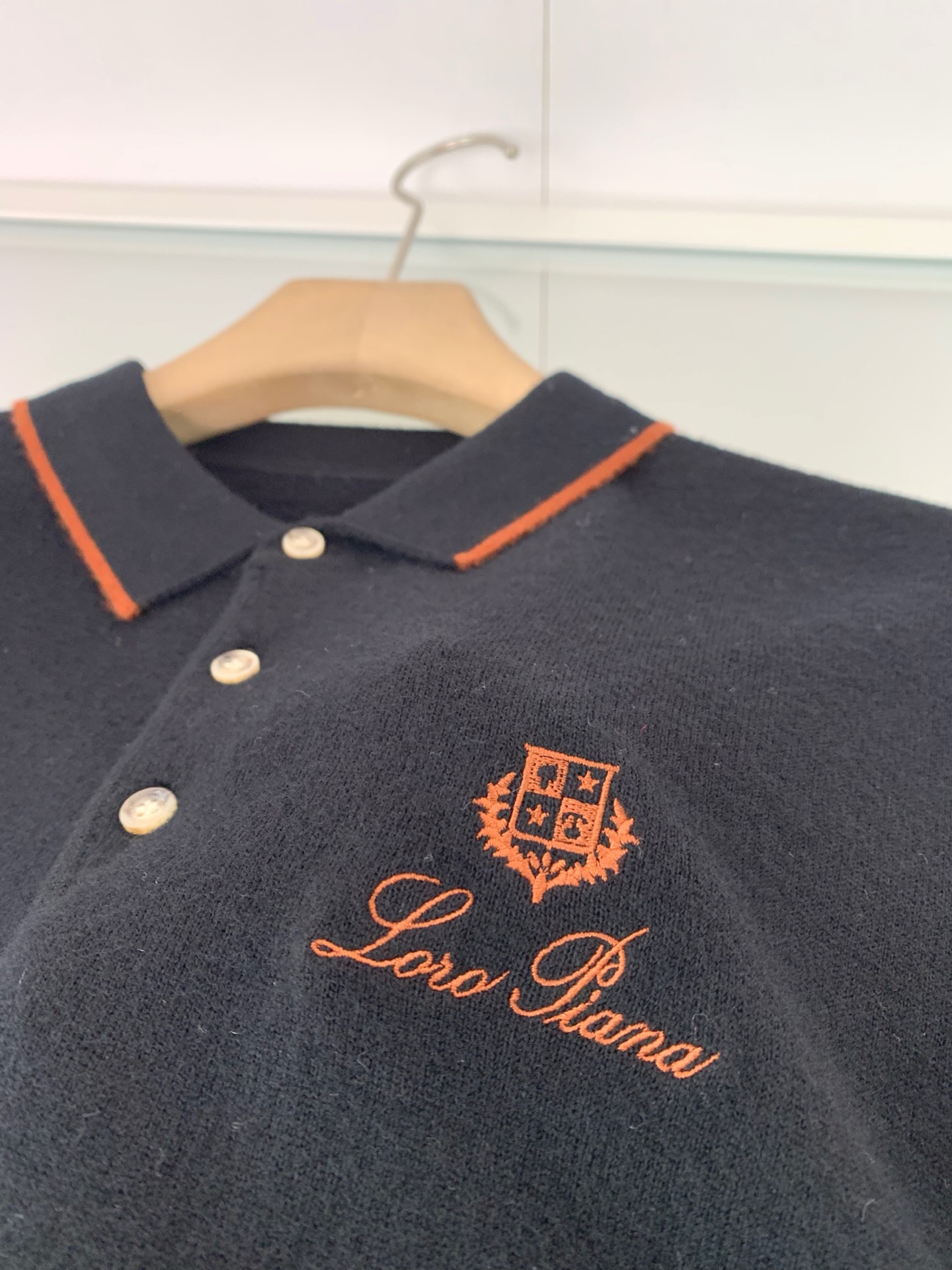 。LFW秋冬新款羊绒羊毛纱线针织翻领毛衣！经典字母logo标识刺绣休闲套头毛衣针织衫！贸易公司渠道 同步