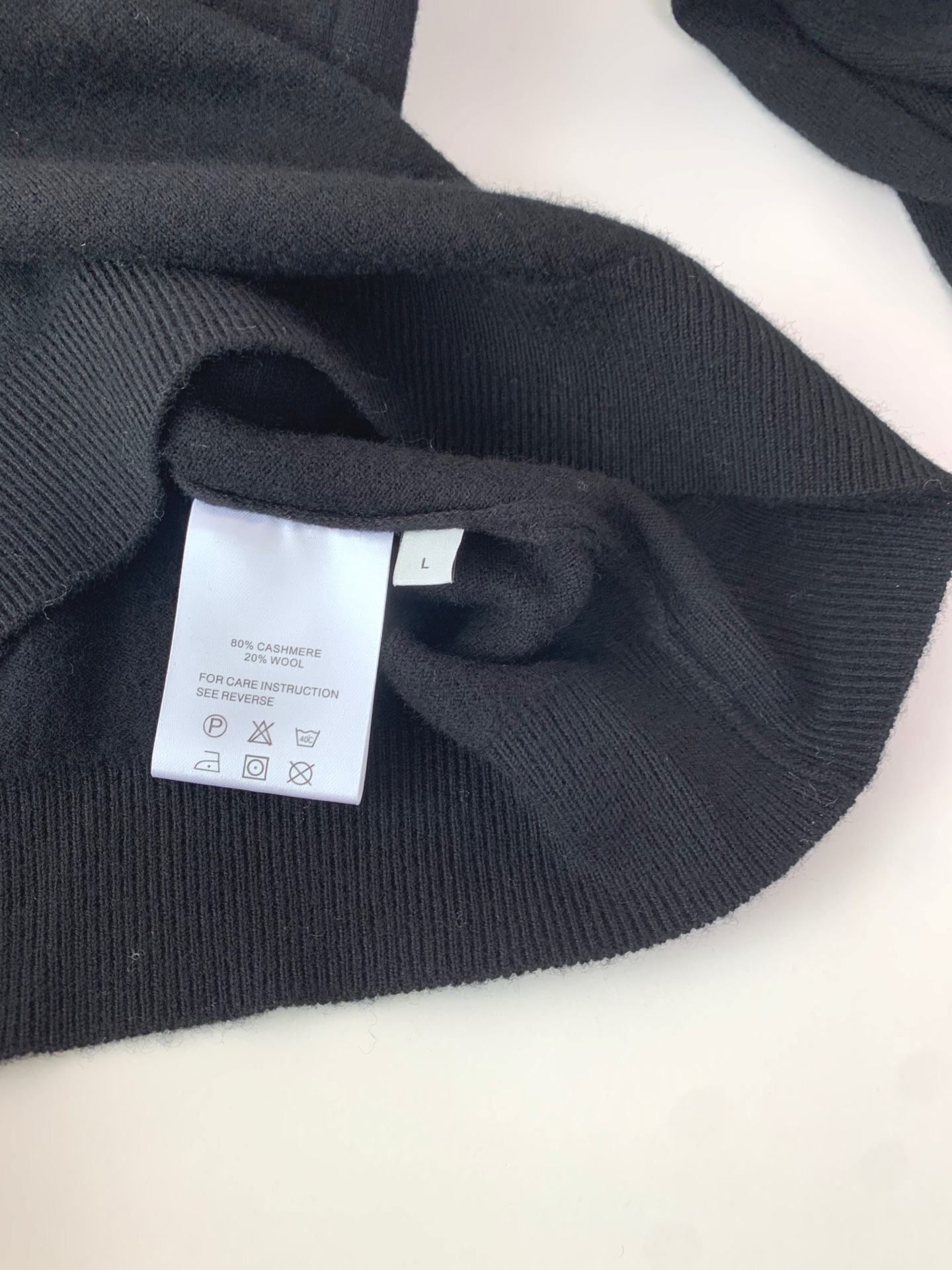 。LFW秋冬新款羊绒羊毛纱线针织翻领毛衣！经典字母logo标识刺绣休闲套头毛衣针织衫！贸易公司渠道 同步