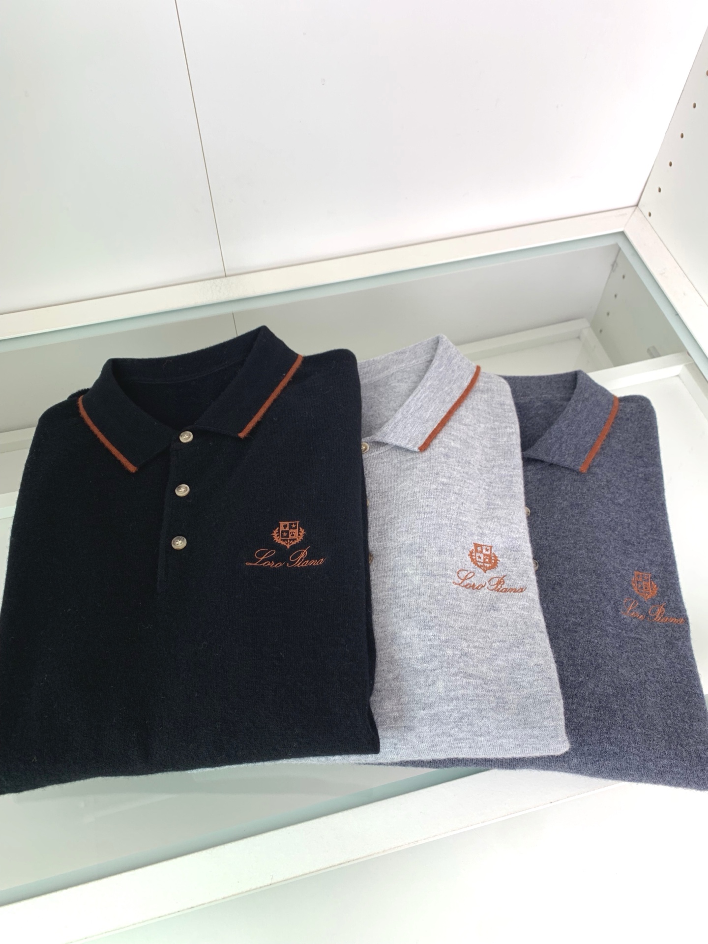 。LFW秋冬新款羊绒羊毛纱线针织翻领毛衣！经典字母logo标识刺绣休闲套头毛衣针织衫！贸易公司渠道 同步