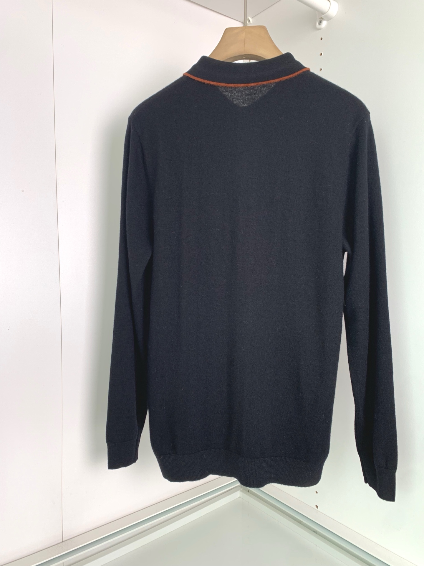 。LFW秋冬新款羊绒羊毛纱线针织翻领毛衣！经典字母logo标识刺绣休闲套头毛衣针织衫！贸易公司渠道 同步