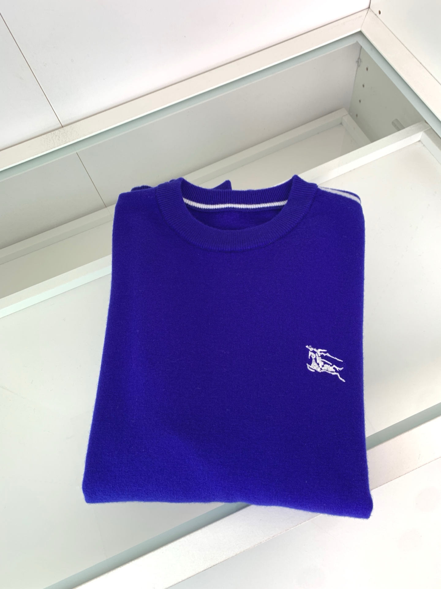 意大利代工厂出品！B家官网秋冬男士轻奢战马刺绣徽标羊绒针织衫/羊毛圆领针织毛衣。意大利客供 聚酯纤维混纺