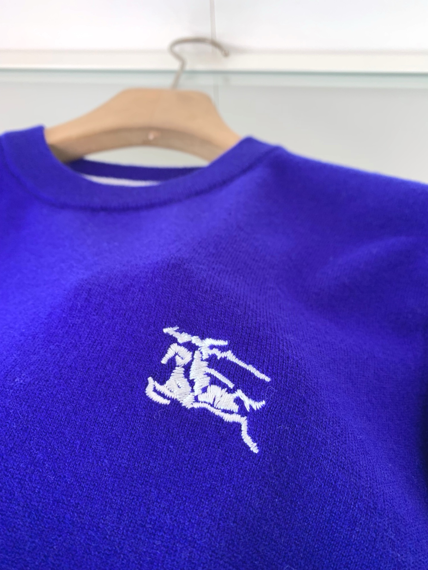 意大利代工厂出品！B家官网秋冬男士轻奢战马刺绣徽标羊绒针织衫/羊毛圆领针织毛衣。意大利客供 聚酯纤维混纺