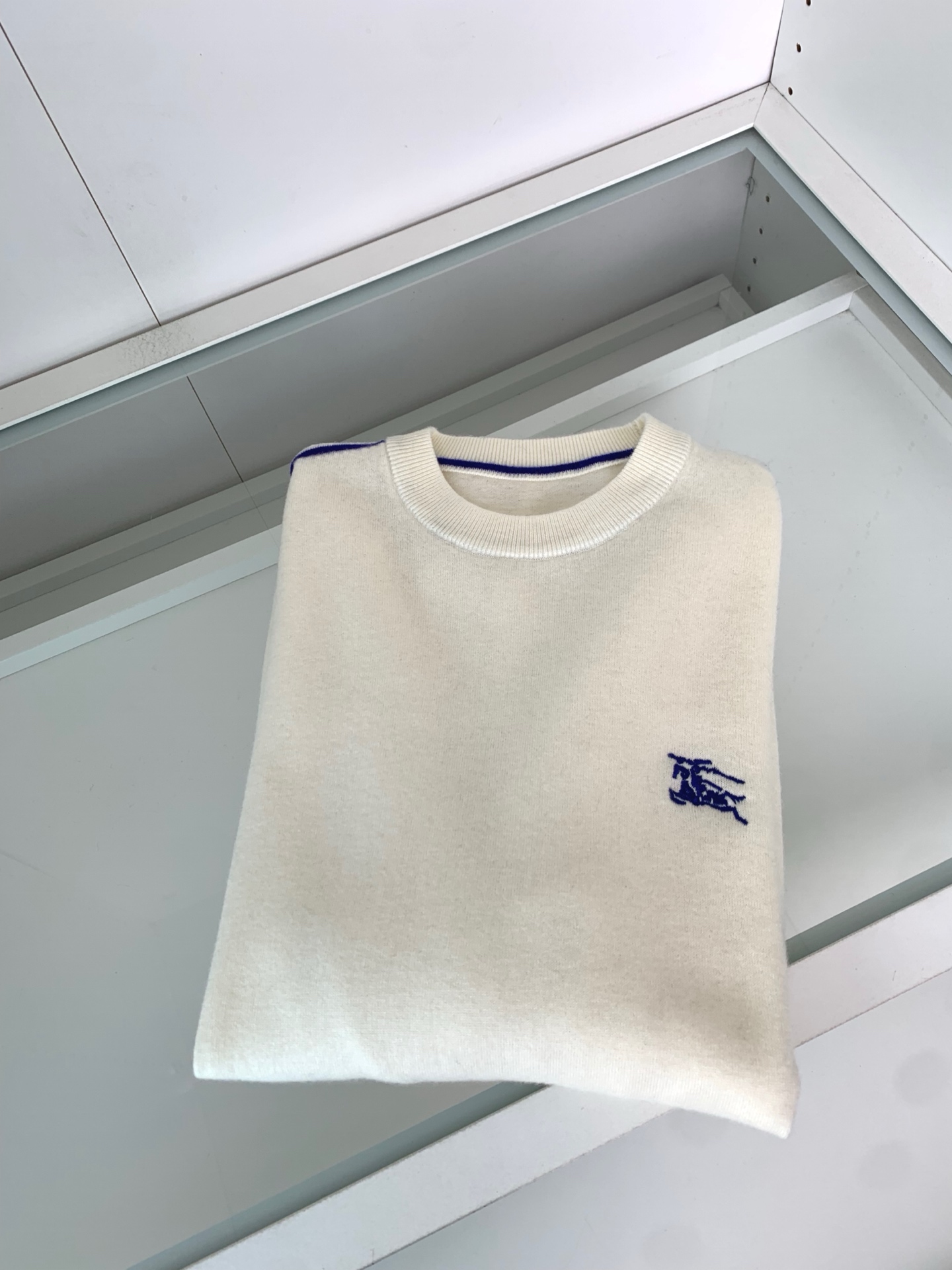 意大利代工厂出品！B家官网秋冬男士轻奢战马刺绣徽标羊绒针织衫/羊毛圆领针织毛衣。意大利客供 聚酯纤维混纺