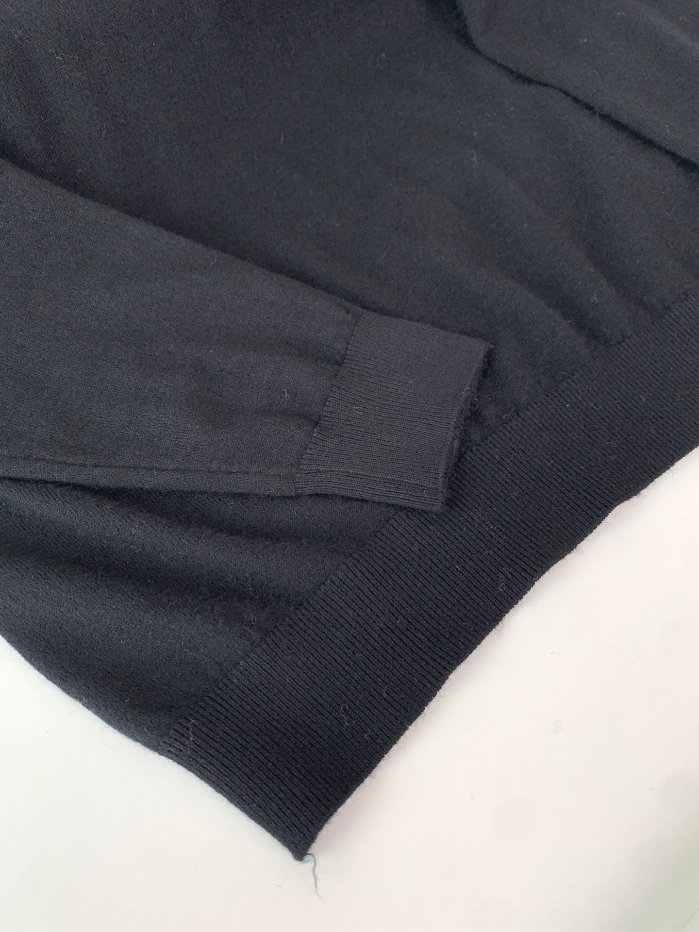 意大利代工厂出品！B家官网秋冬男士轻奢战马刺绣徽标羊绒针织衫/羊毛圆领针织毛衣。意大利客供 聚酯纤维混纺