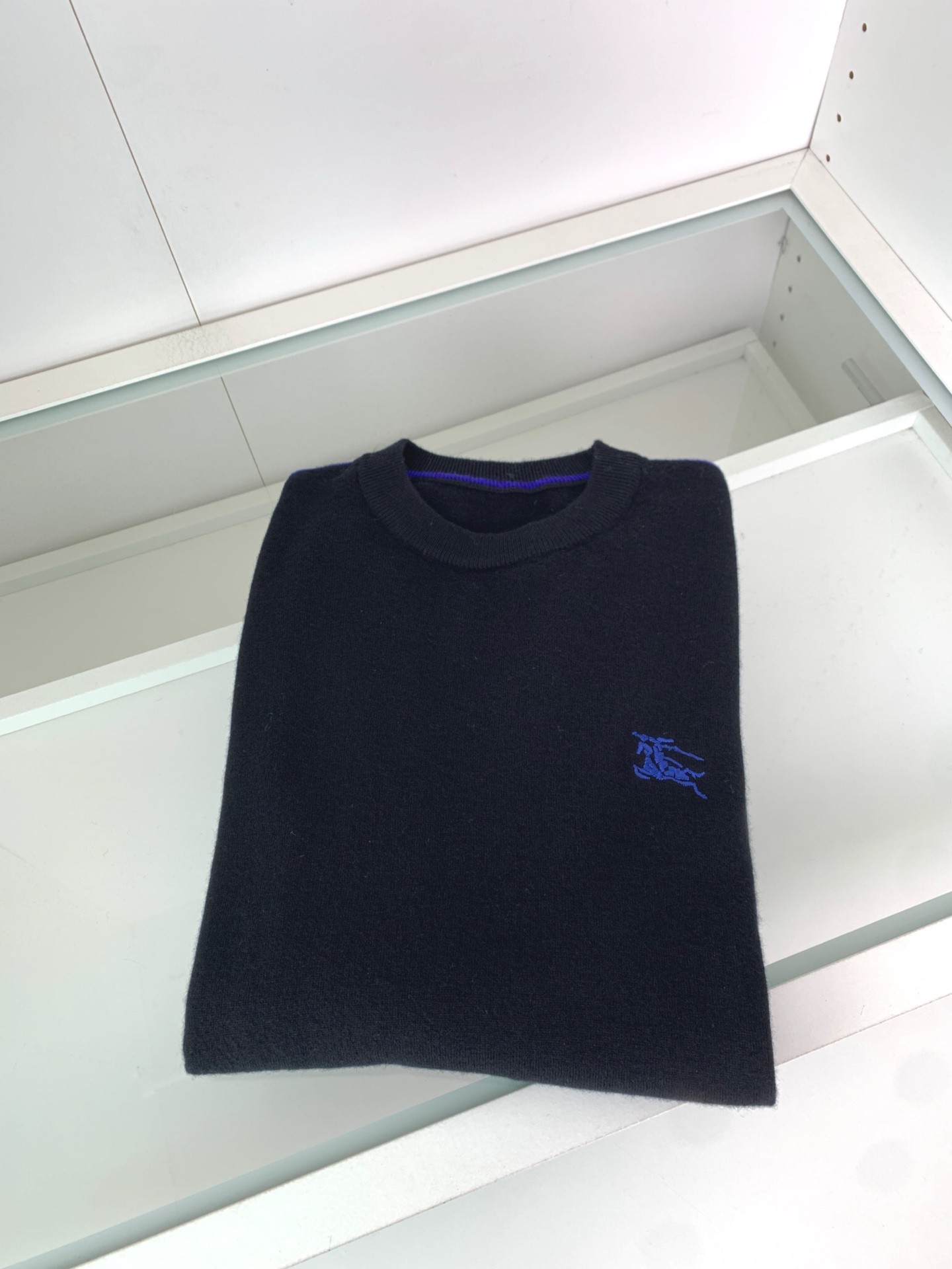 意大利代工厂出品！B家官网秋冬男士轻奢战马刺绣徽标羊绒针织衫/羊毛圆领针织毛衣。意大利客供 聚酯纤维混纺