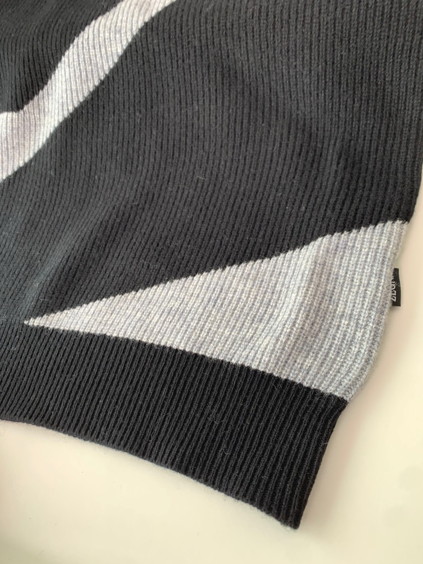 。ZZ男士高端简约羊绒羊毛混纺针织毛衫元宝针设计官网最新，香港洋行渠道货，纯正血统品质，25秋冬新款，经