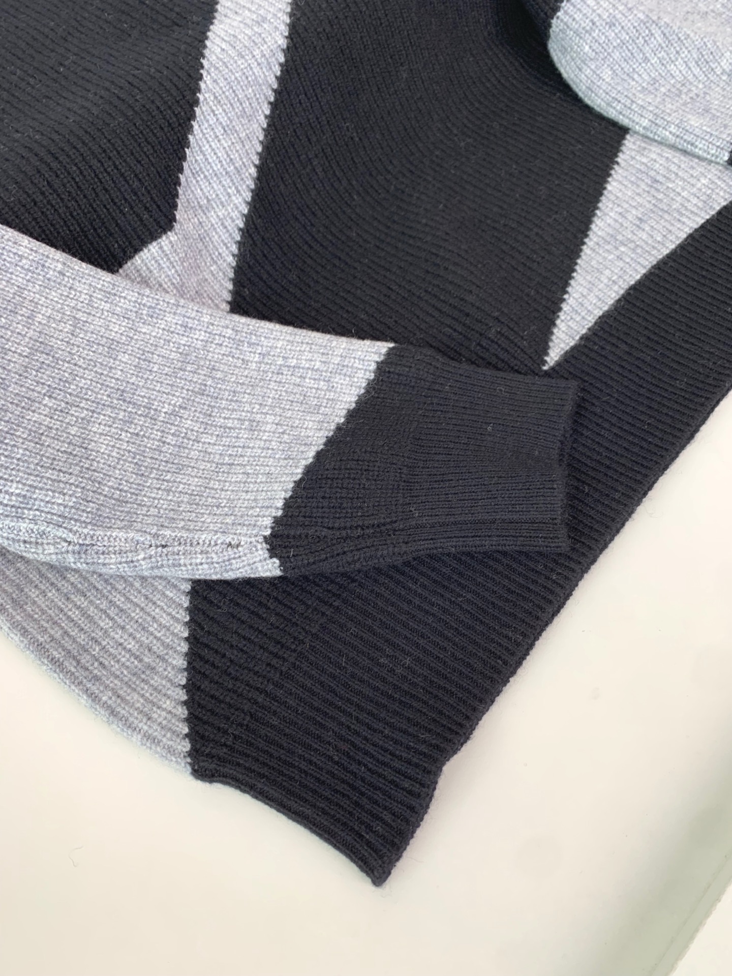 。ZZ男士高端简约羊绒羊毛混纺针织毛衫元宝针设计官网最新，香港洋行渠道货，纯正血统品质，25秋冬新款，经