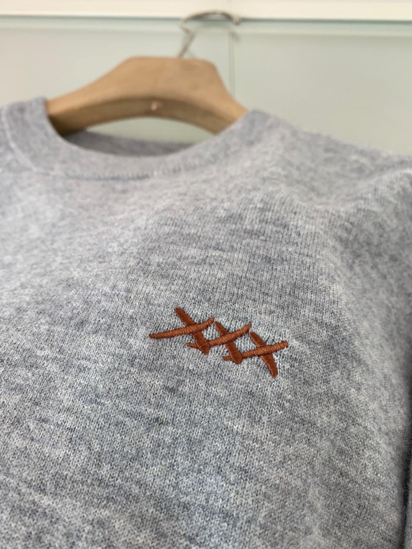 ，ZZ25FW秋冬新款进口超精细针织纤维圆领毛衣，男女同款经典XXX刺绣标识休闲套头毛衣针织衫！Z家万年