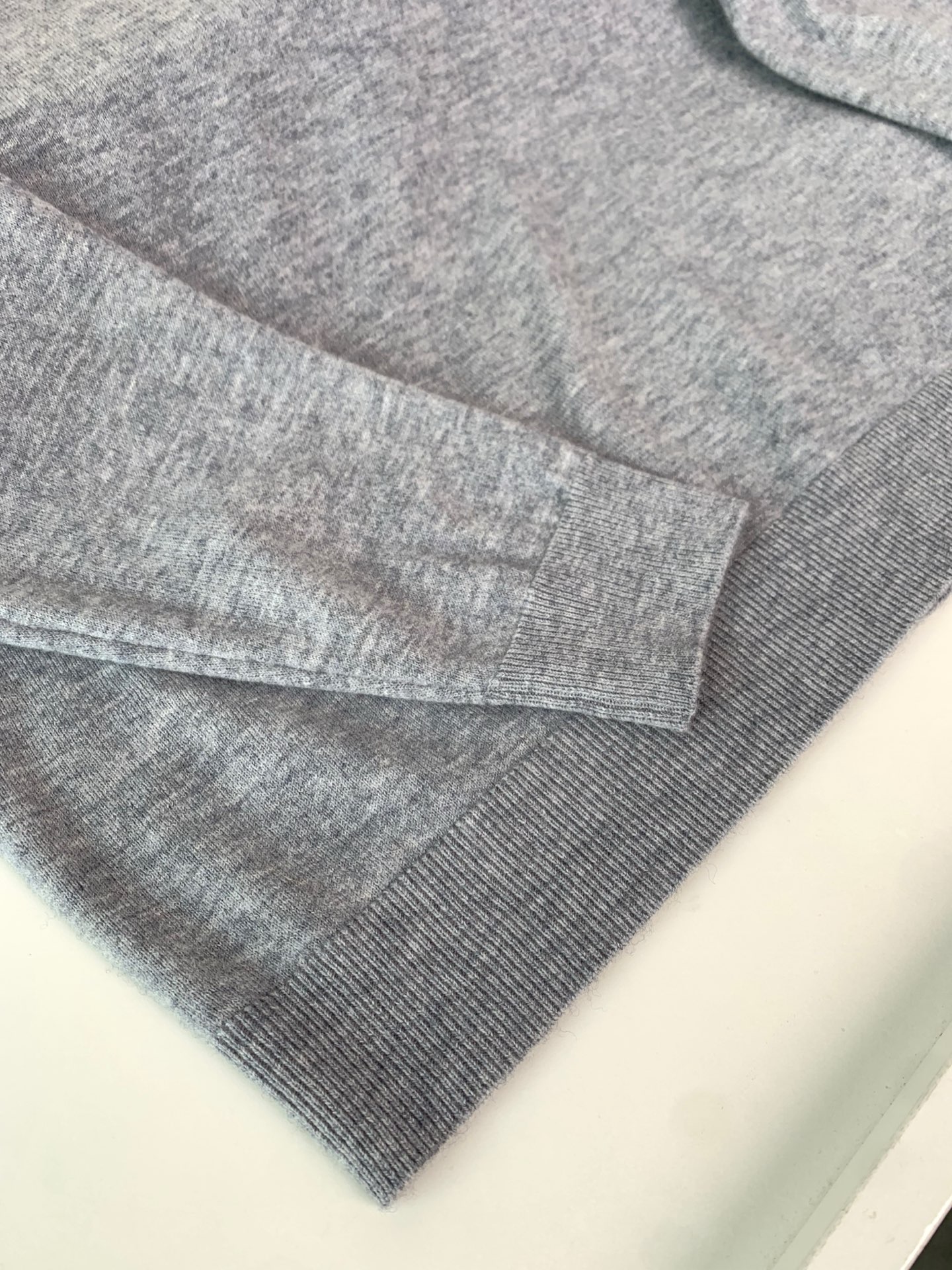 ，ZZ25FW秋冬新款进口超精细针织纤维圆领毛衣，男女同款经典XXX刺绣标识休闲套头毛衣针织衫！Z家万年