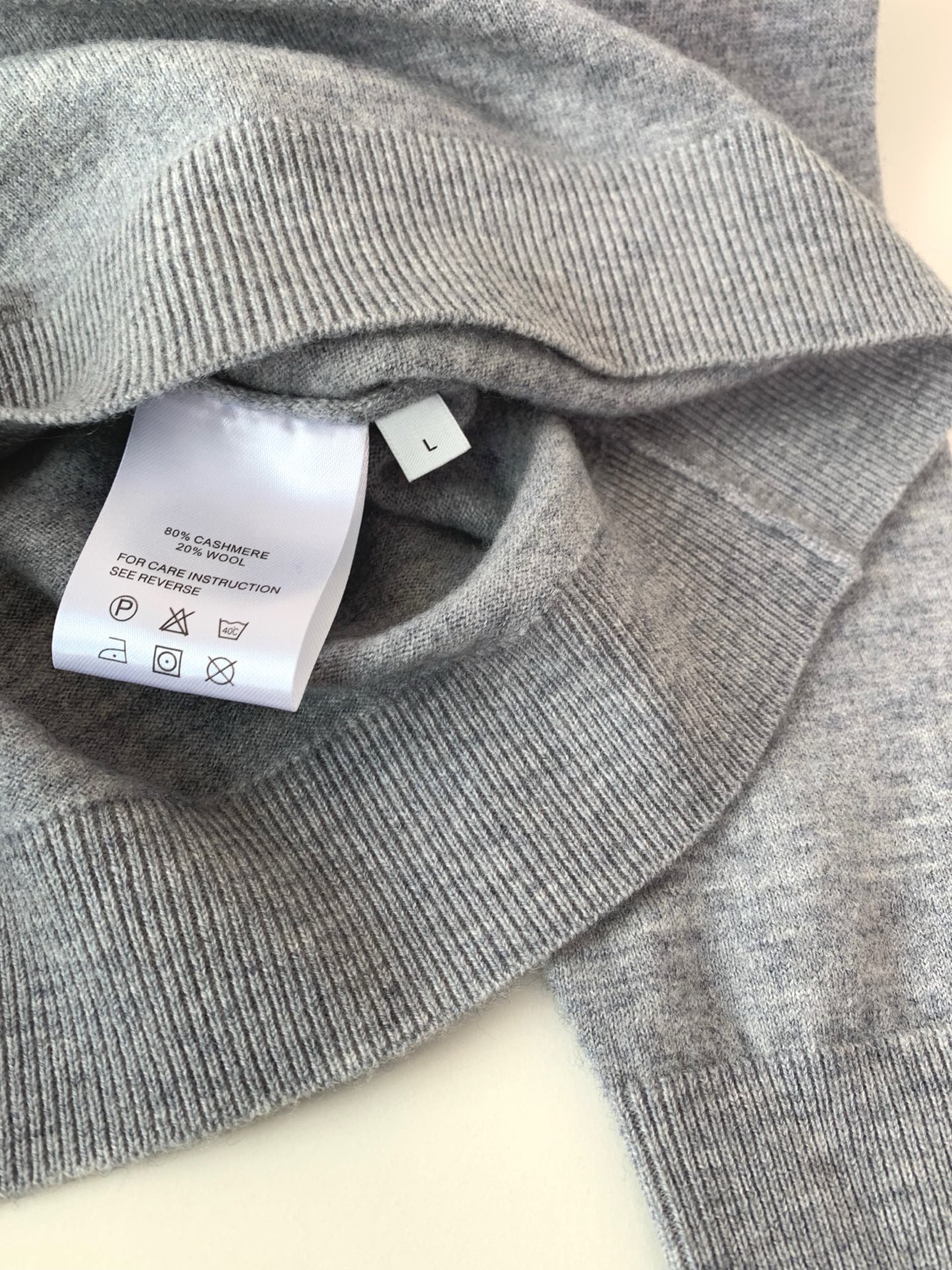 ，ZZ25FW秋冬新款进口超精细针织纤维圆领毛衣，男女同款经典XXX刺绣标识休闲套头毛衣针织衫！Z家万年