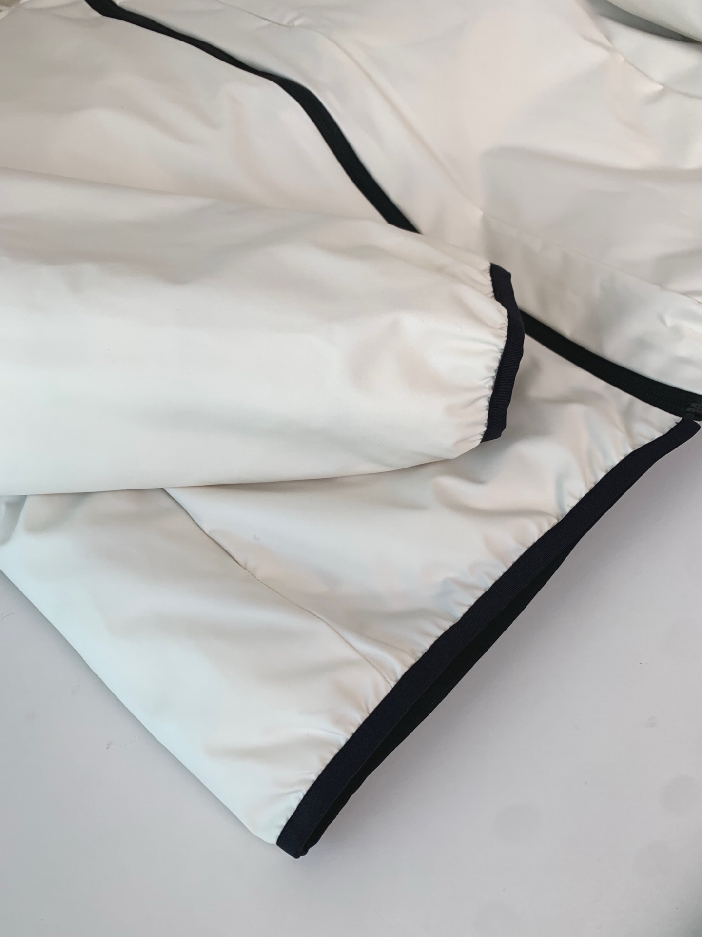 （A面三防面料）MON秋冬新款简约纯色休闲双面羽绒服！男士经典双面穿简约大气，采用三防面料，防水，防油污