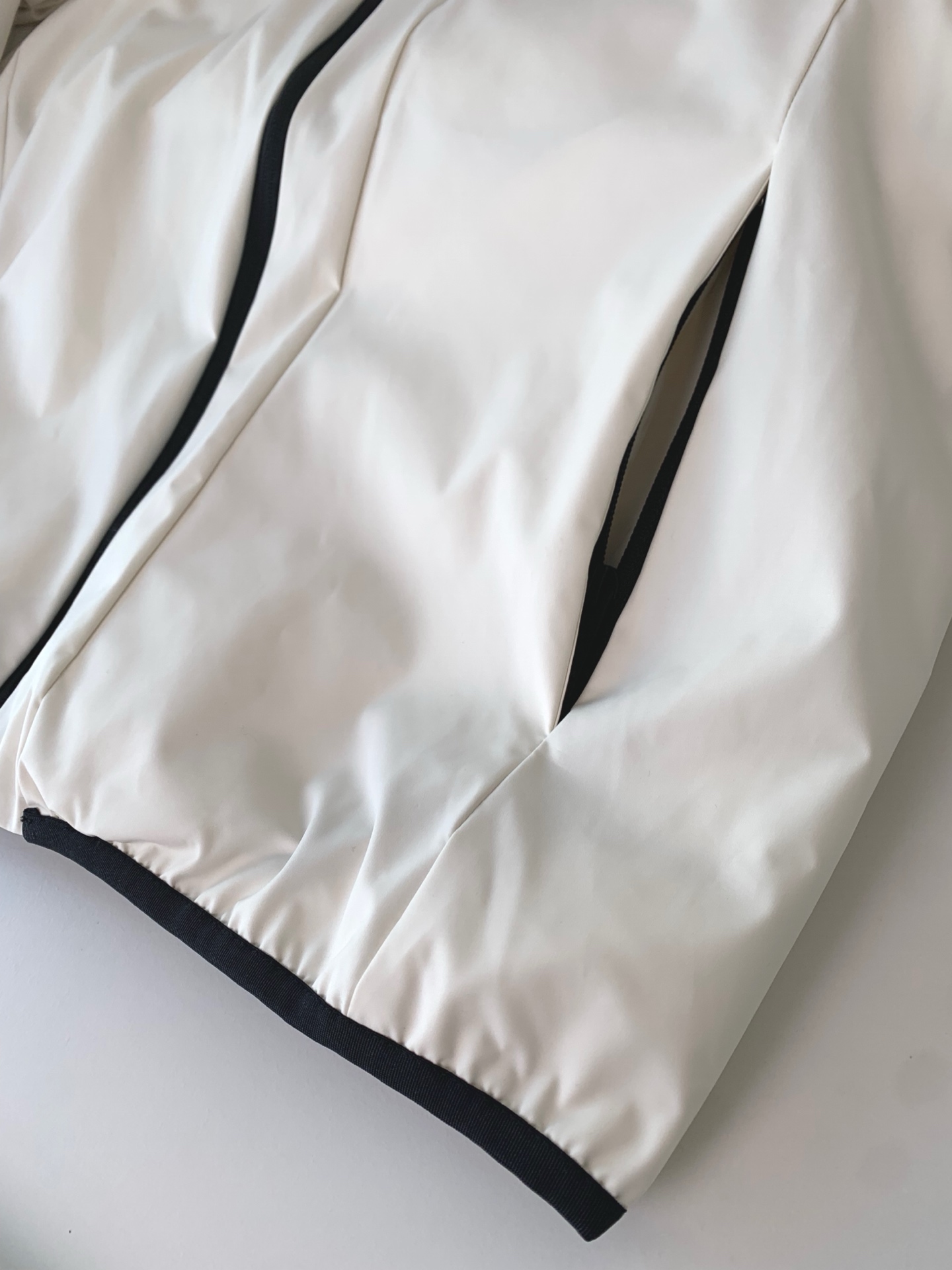 （A面三防面料）MON秋冬新款简约纯色休闲双面羽绒服！男士经典双面穿简约大气，采用三防面料，防水，防油污