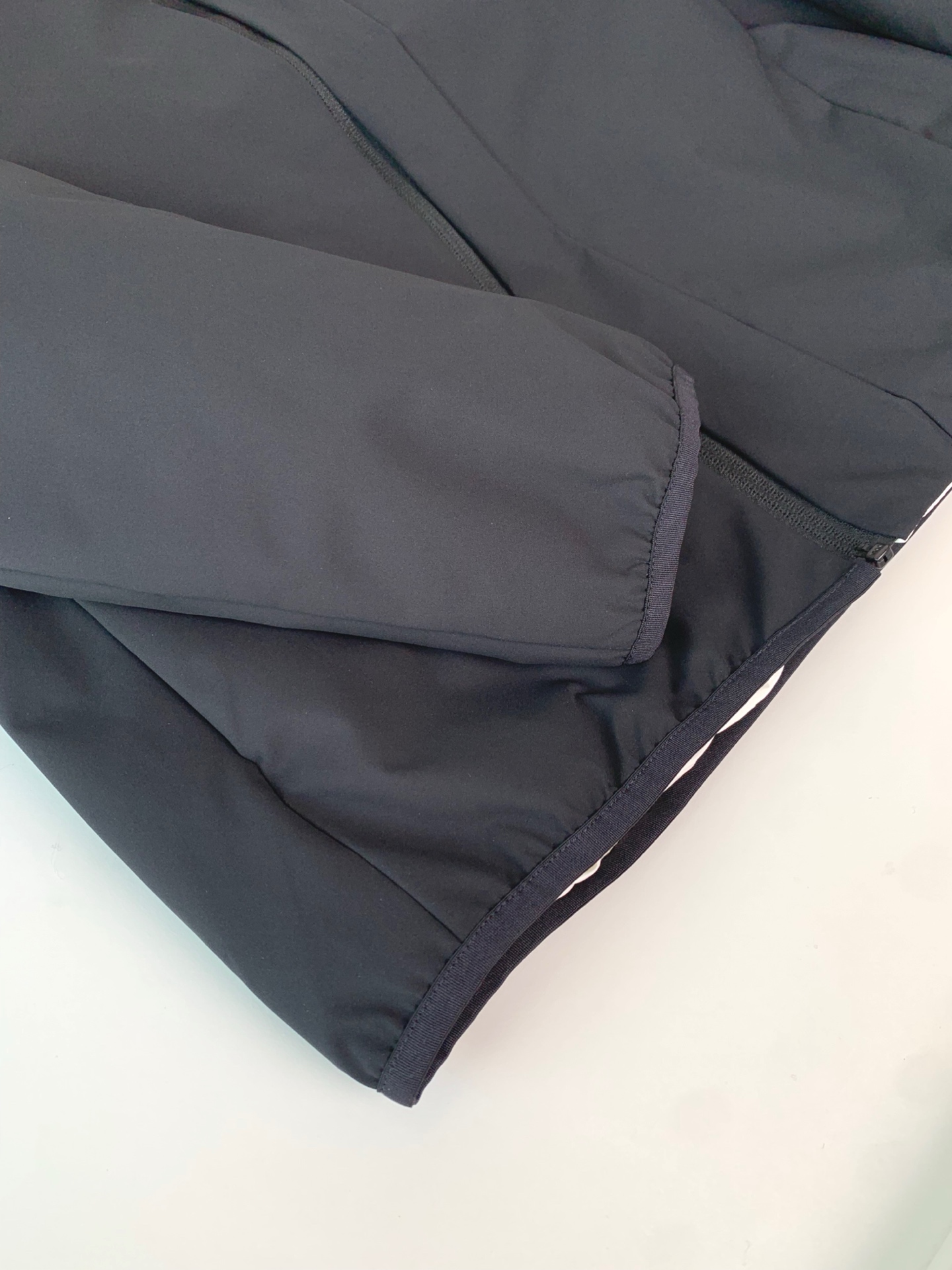 A面三防面料）MON秋冬新款简约纯色休闲双面羽绒服！男士经典双面穿简约大气，采用三防面料，防水，防油污，