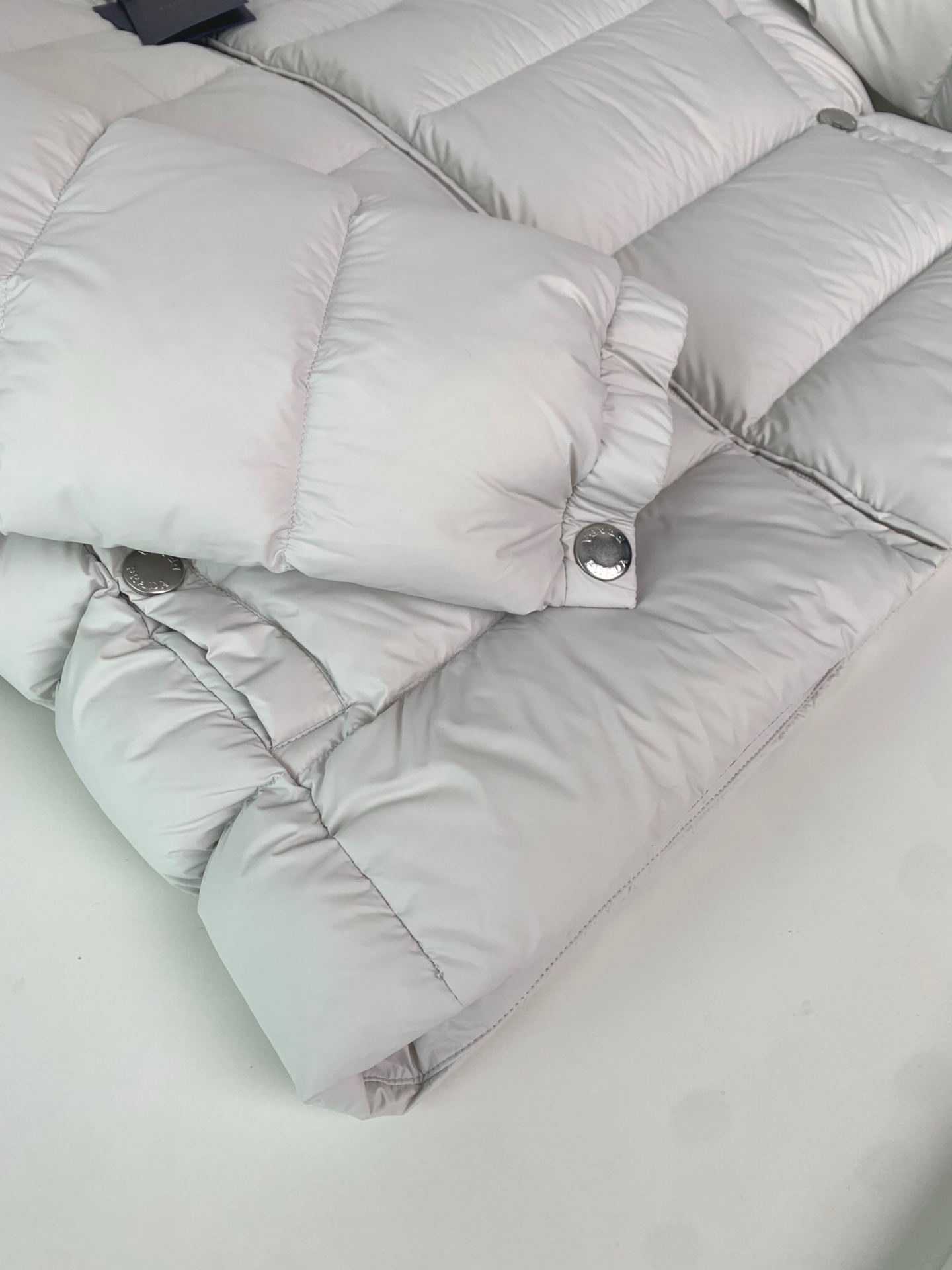 Pra新款三角标立领保暖羽绒服外套、贸易公司渠道稀出，同步官网发售！P家全新上线的功能性羽绒，现代运动线