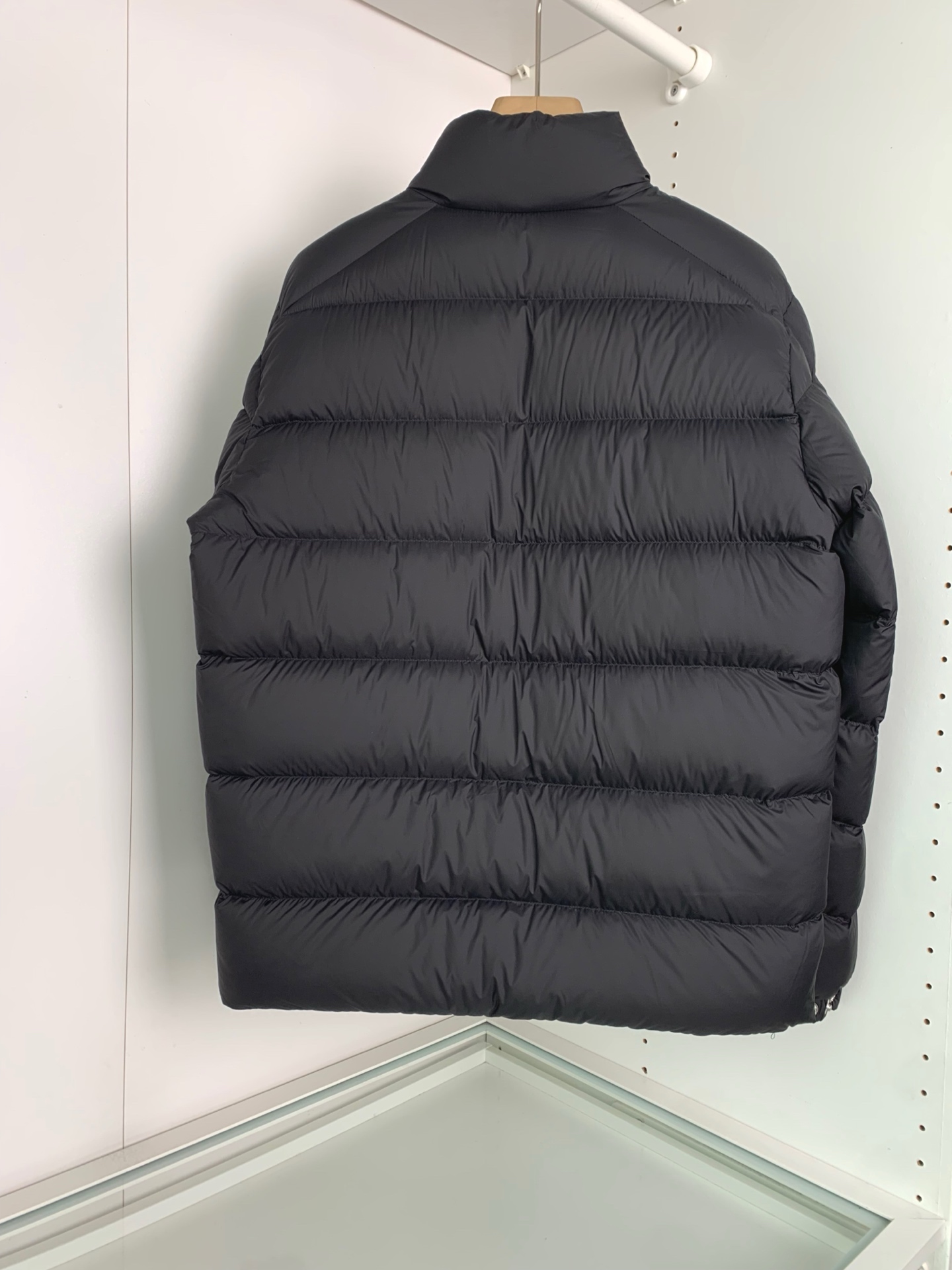 。Pra新款三角标立领保暖羽绒服外套、贸易公司渠道稀出，同步官网发售！P家全新上线的功能性羽绒，现代运动