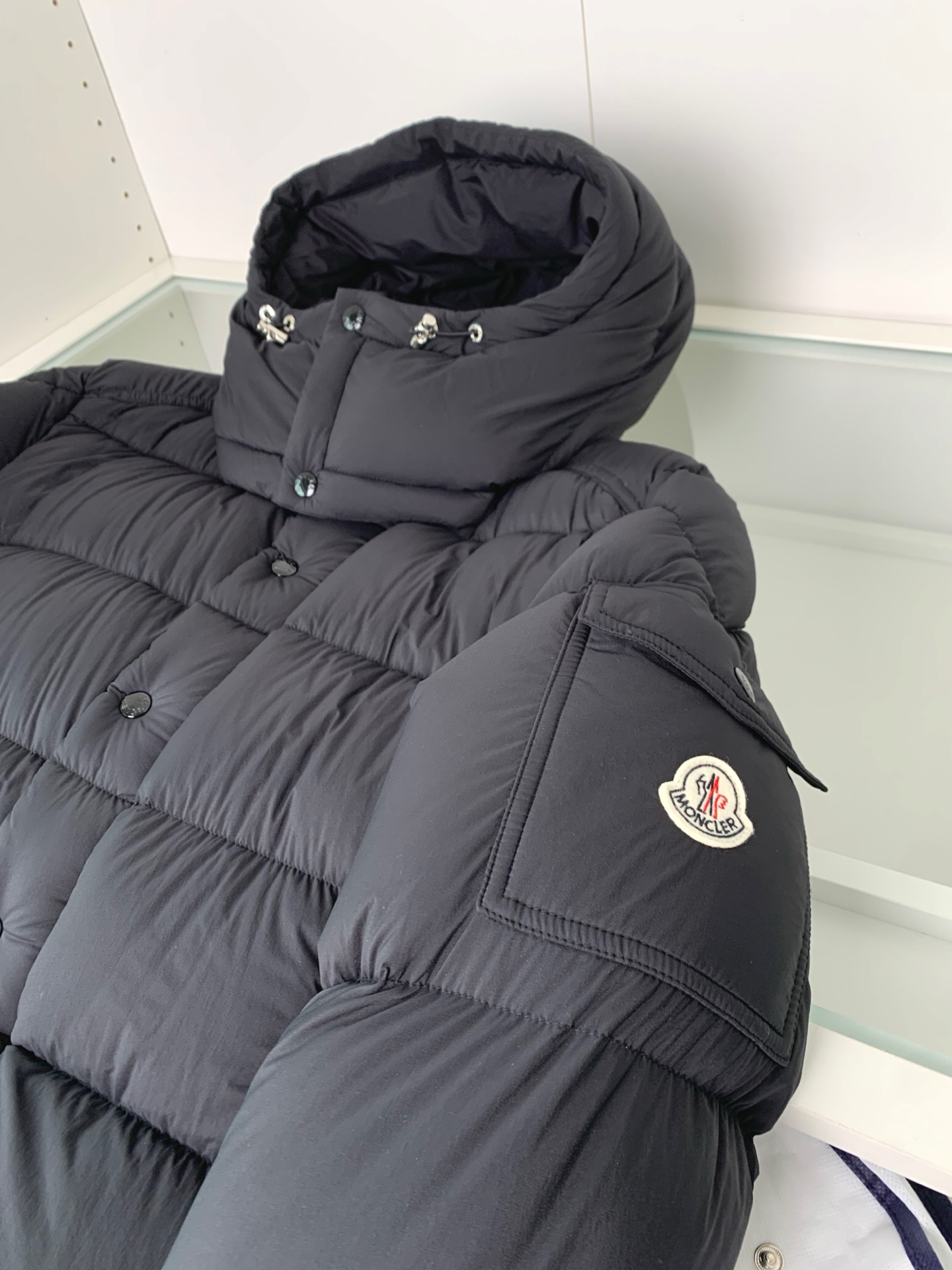 ，MON*Maya70周年限定款羽绒服继承经典款设计一如既往的爆款，年年经典！可脱卸帽羽绒服外套，贸易公