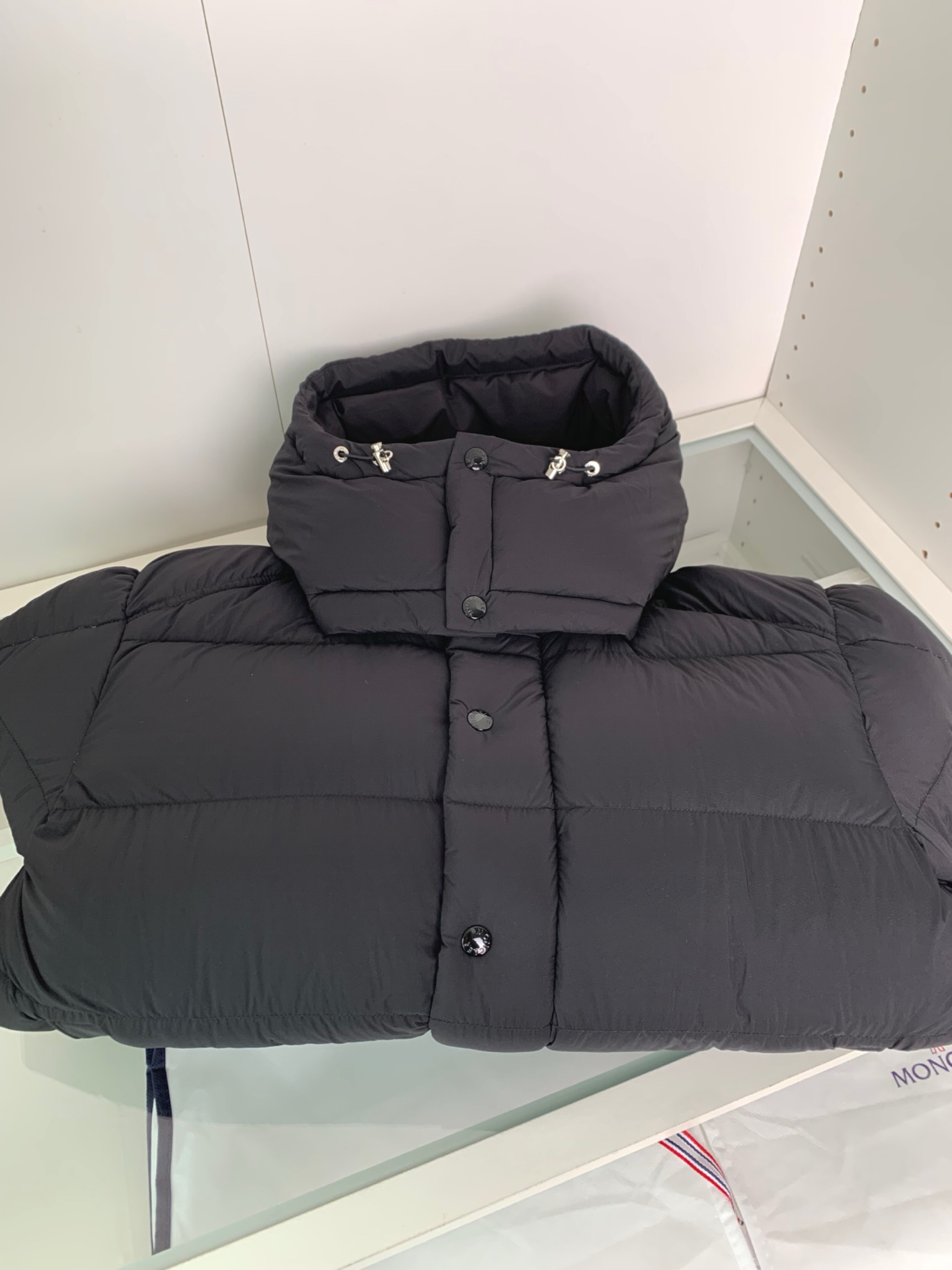 ，MON*Maya70周年限定款羽绒服继承经典款设计一如既往的爆款，年年经典！可脱卸帽羽绒服外套，贸易公