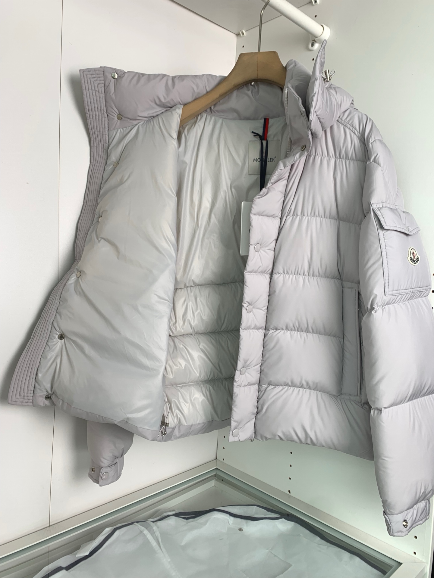 ，MON*Maya70周年限定款羽绒服继承经典款设计一如既往的爆款，年年经典！可脱卸帽羽绒服外套，贸易公