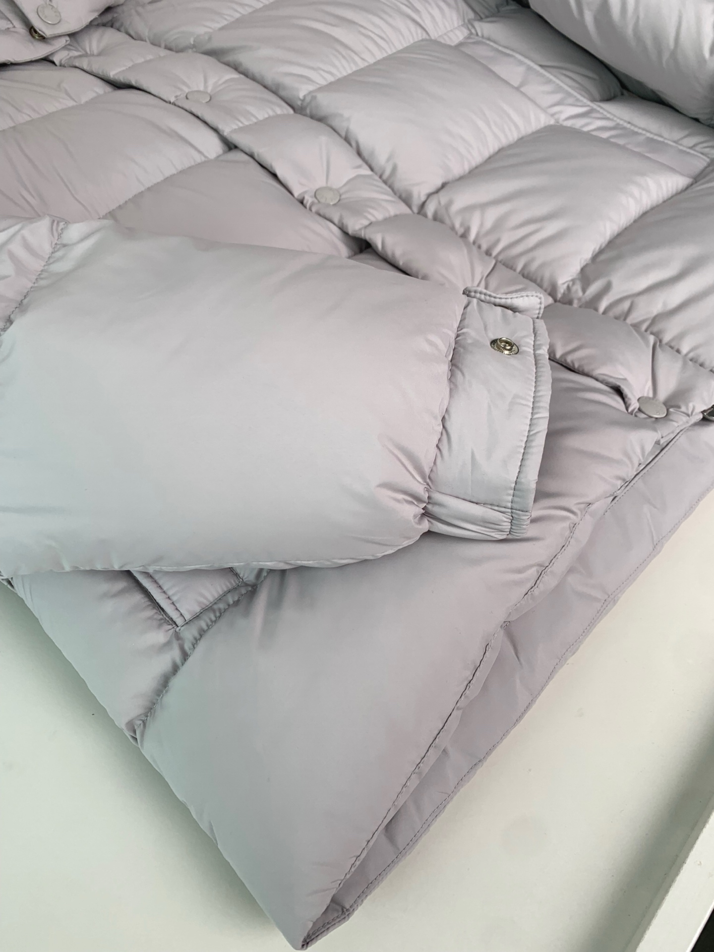 ，MON*Maya70周年限定款羽绒服继承经典款设计一如既往的爆款，年年经典！可脱卸帽羽绒服外套，贸易公