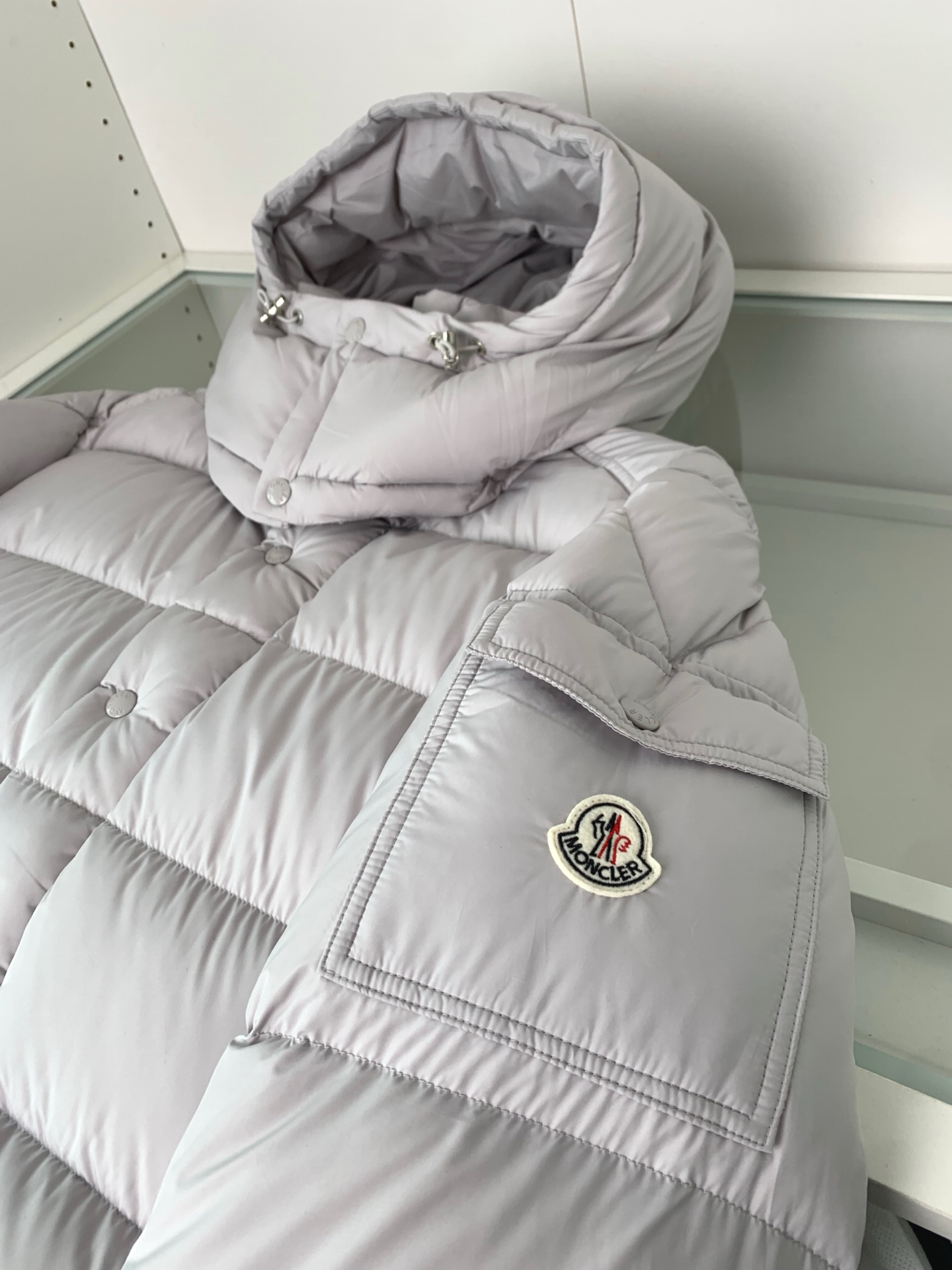 ，MON*Maya70周年限定款羽绒服继承经典款设计一如既往的爆款，年年经典！可脱卸帽羽绒服外套，贸易公