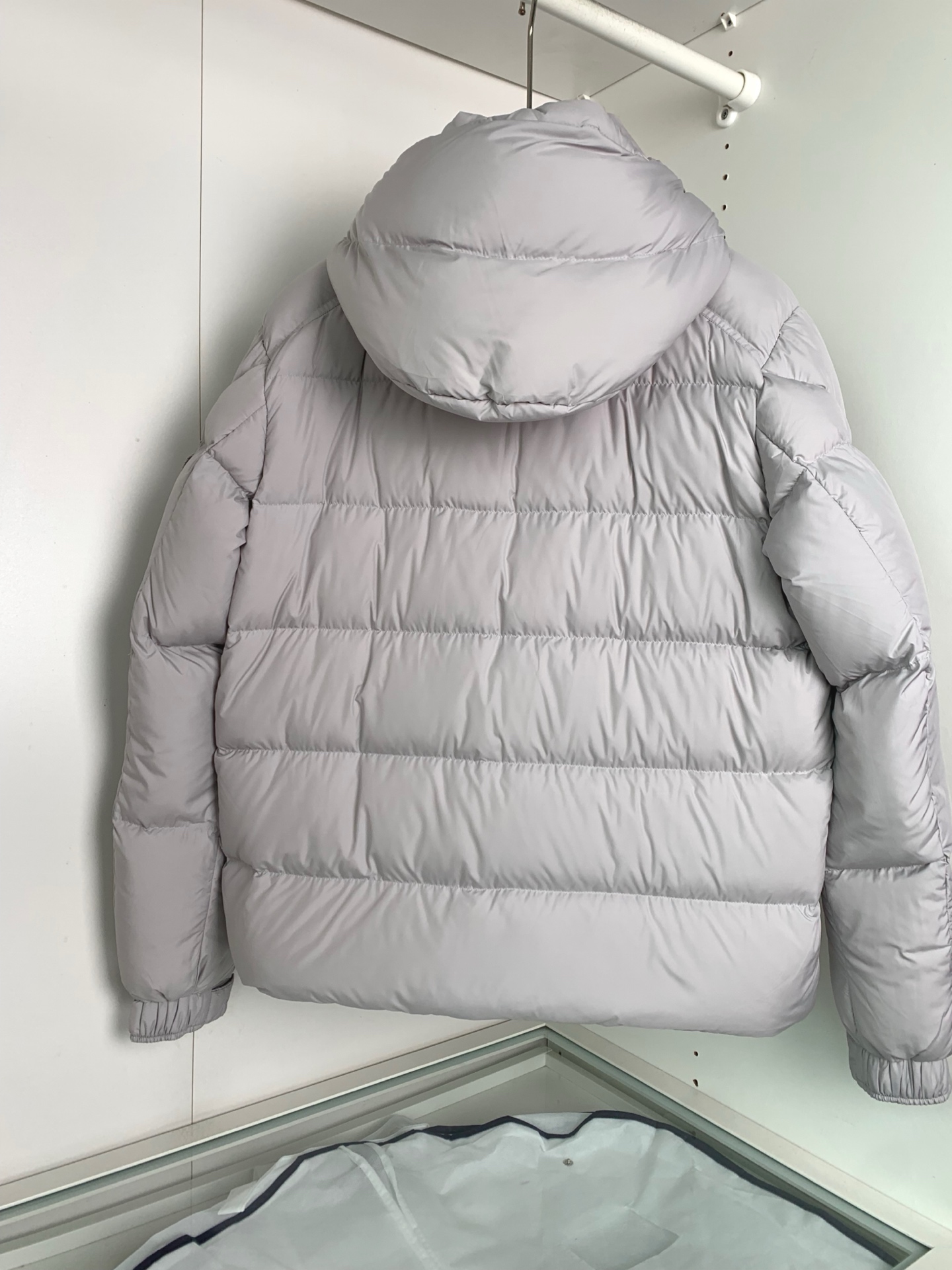 ，MON*Maya70周年限定款羽绒服继承经典款设计一如既往的爆款，年年经典！可脱卸帽羽绒服外套，贸易公