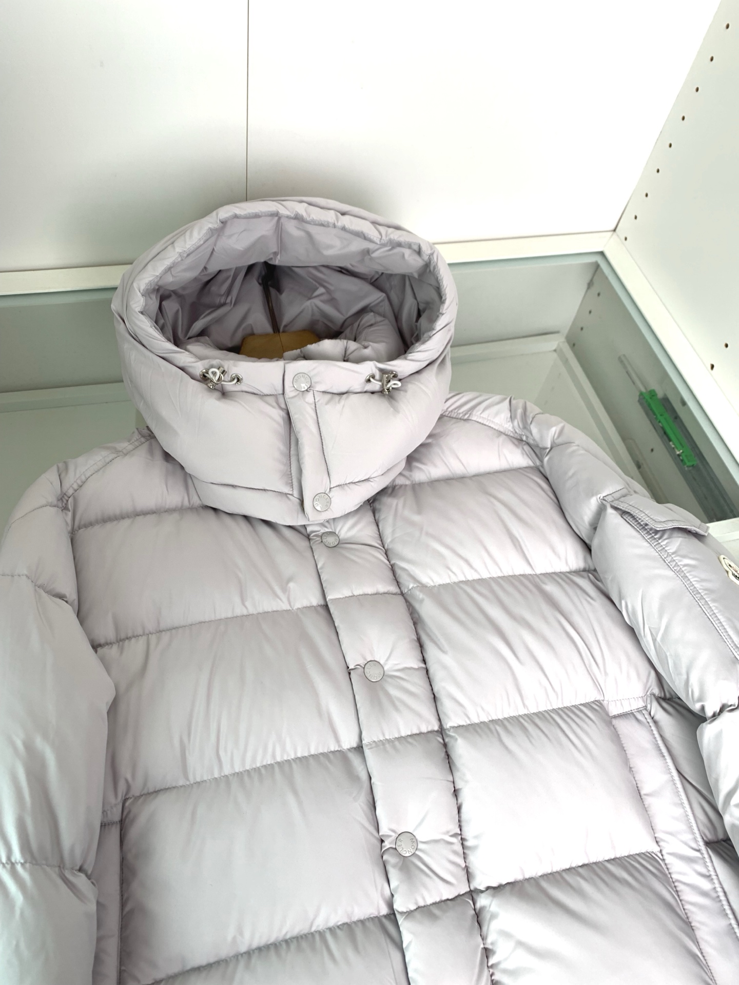 ，MON*Maya70周年限定款羽绒服继承经典款设计一如既往的爆款，年年经典！可脱卸帽羽绒服外套，贸易公