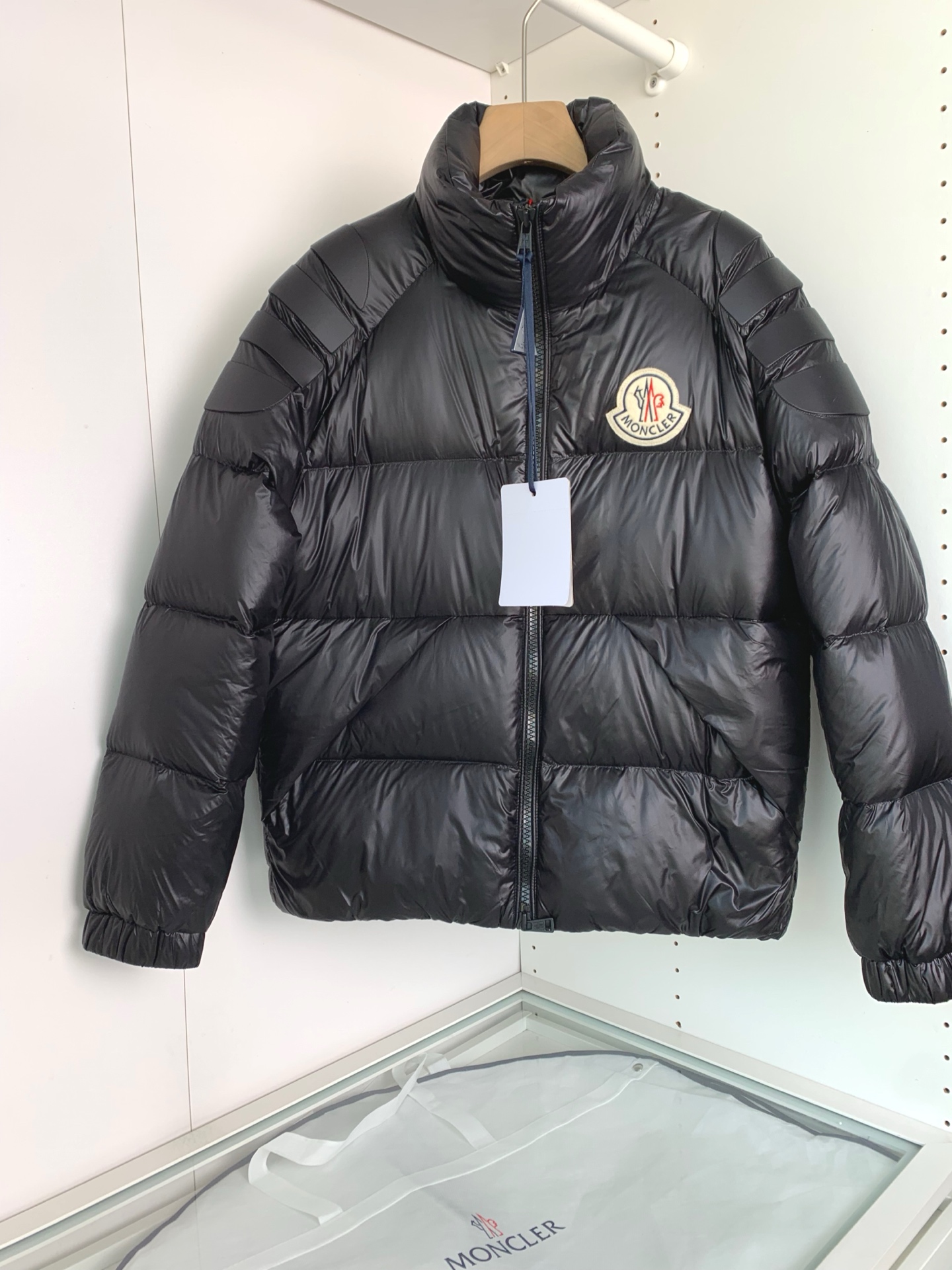 MON最新立领羽绒服 简约好看，时尚实用的基本款……韩国订单，90鹅绒填充 蓬松保暖，经典logo徽章刺