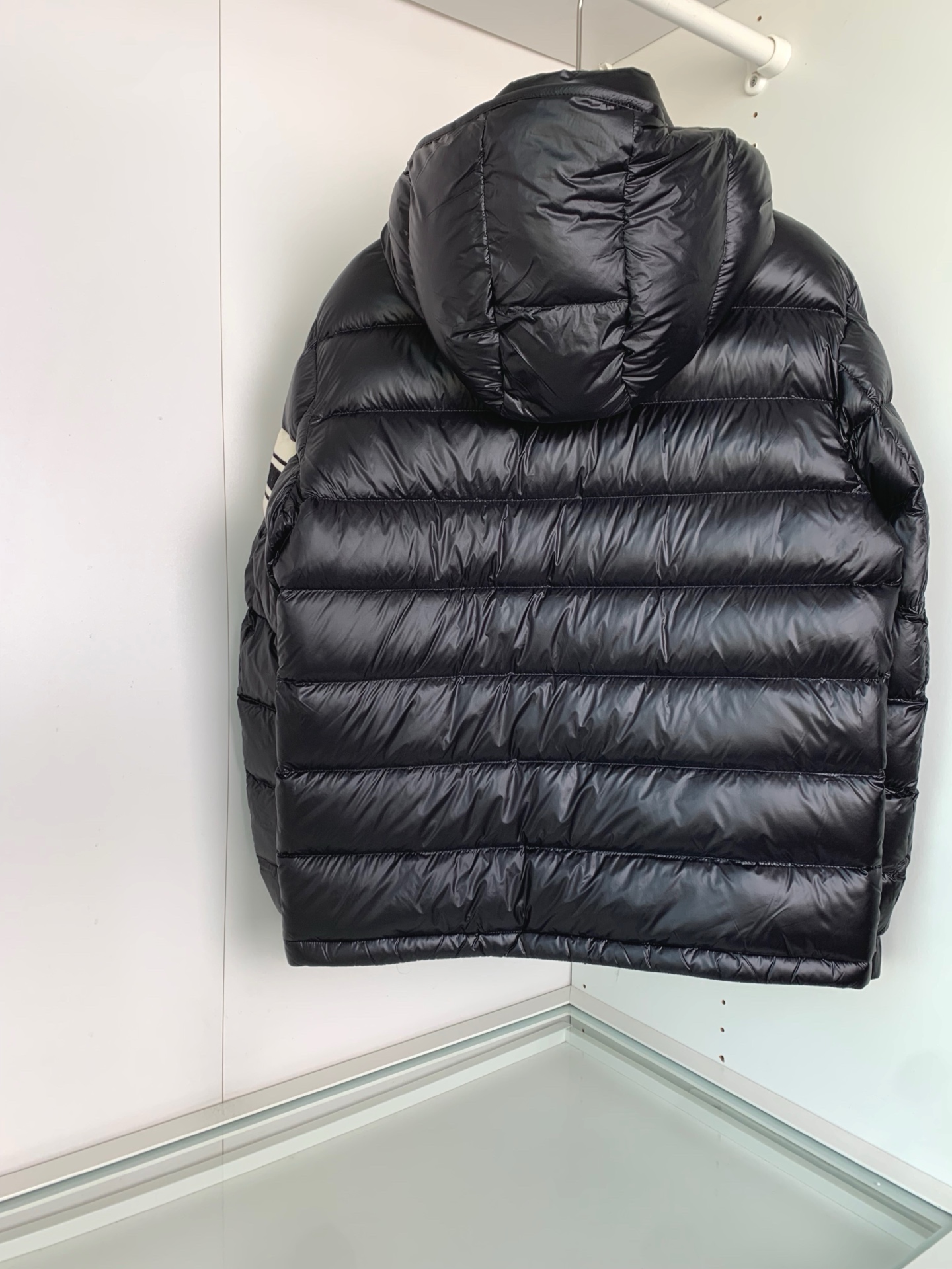 MON2025秋冬新款可脱卸连帽羽绒服外套，贸易公司订单 因为专注，所以用心！整体简洁清爽，蓬感厚实，版