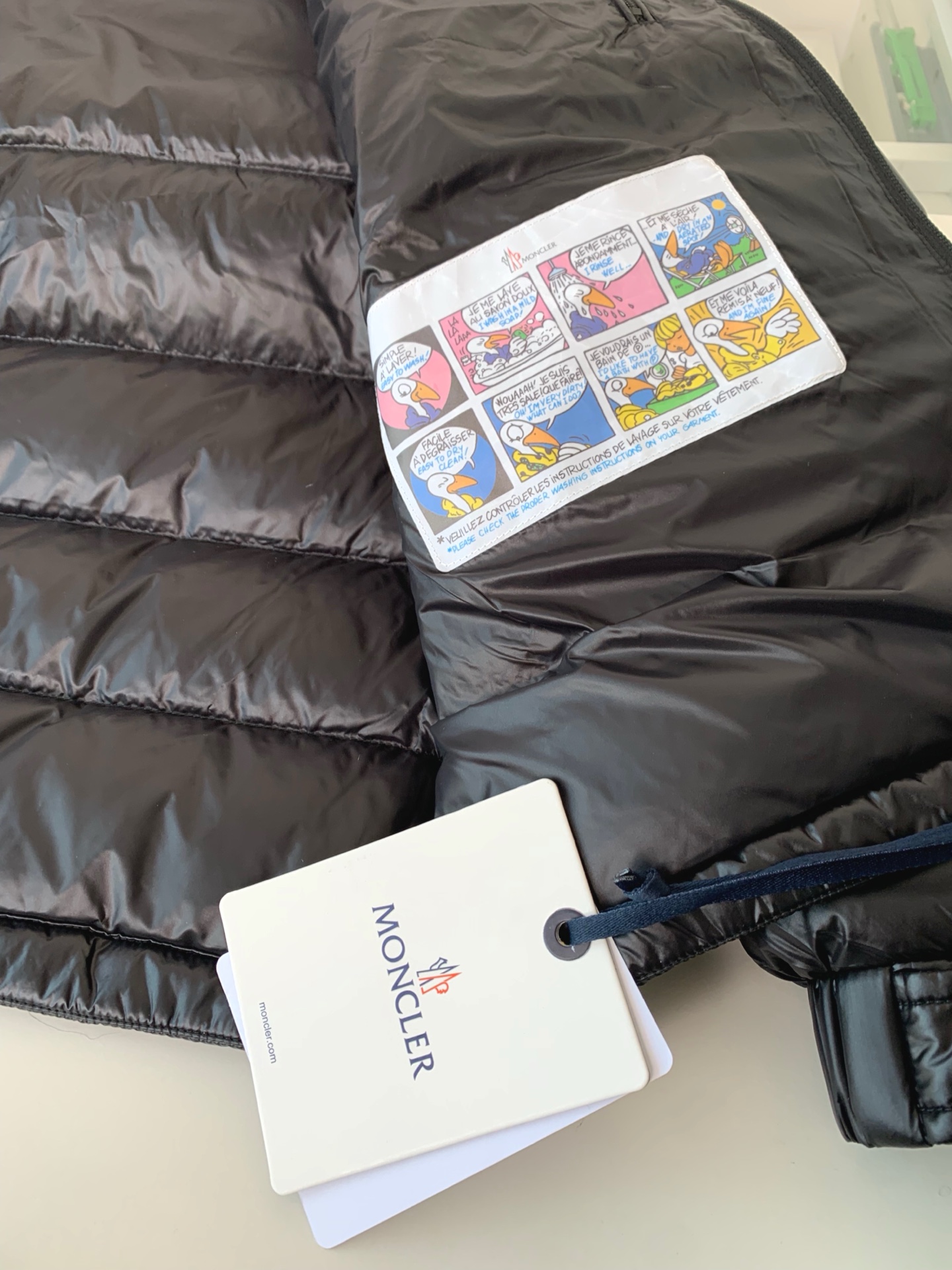 MON2025秋冬新款可脱卸连帽羽绒服外套，贸易公司订单 因为专注，所以用心！整体简洁清爽，蓬感厚实，版