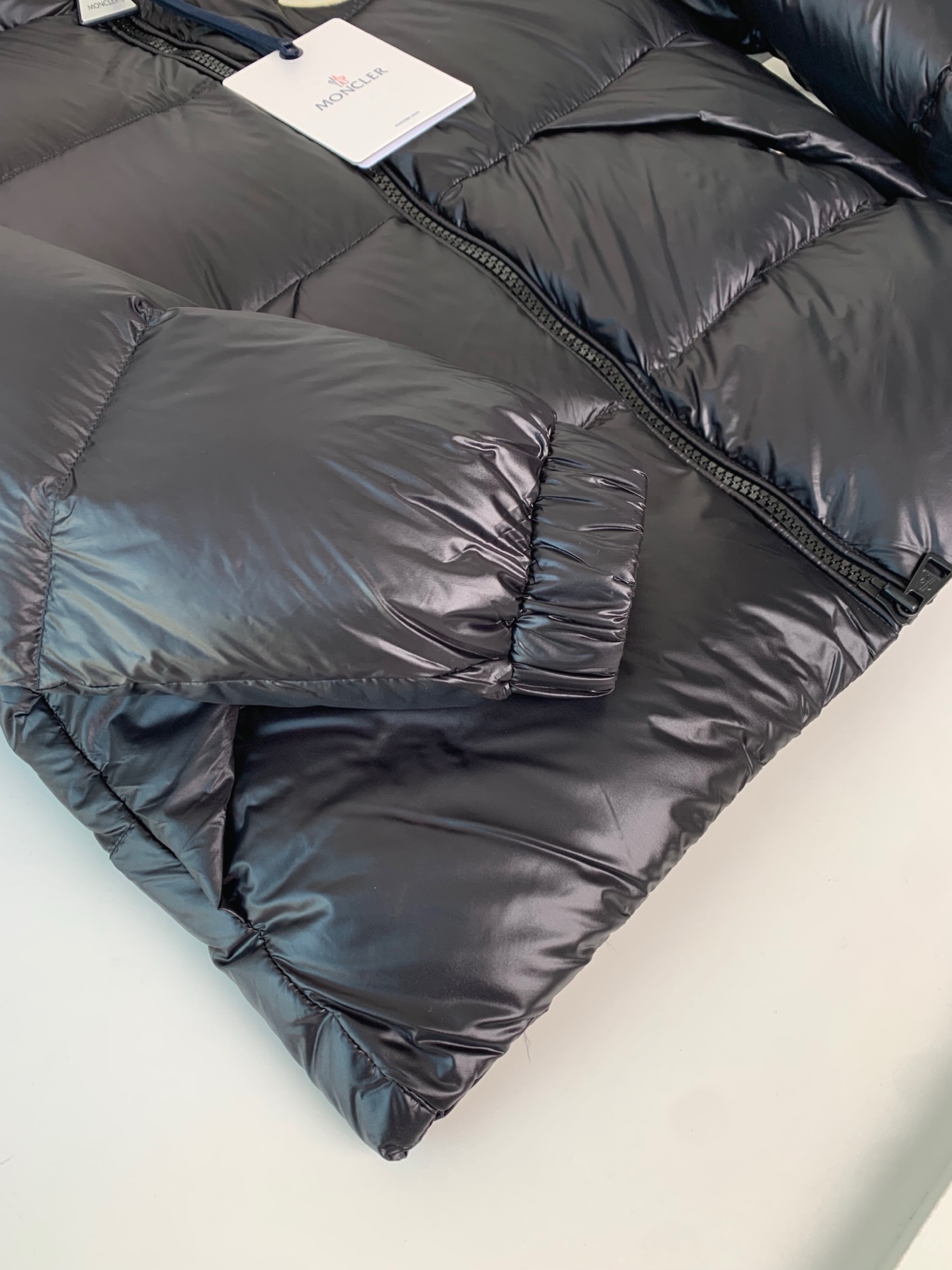 MON最新立领羽绒服 简约好看，时尚实用的基本款……韩国订单，90鹅绒填充 蓬松保暖，经典logo徽章刺