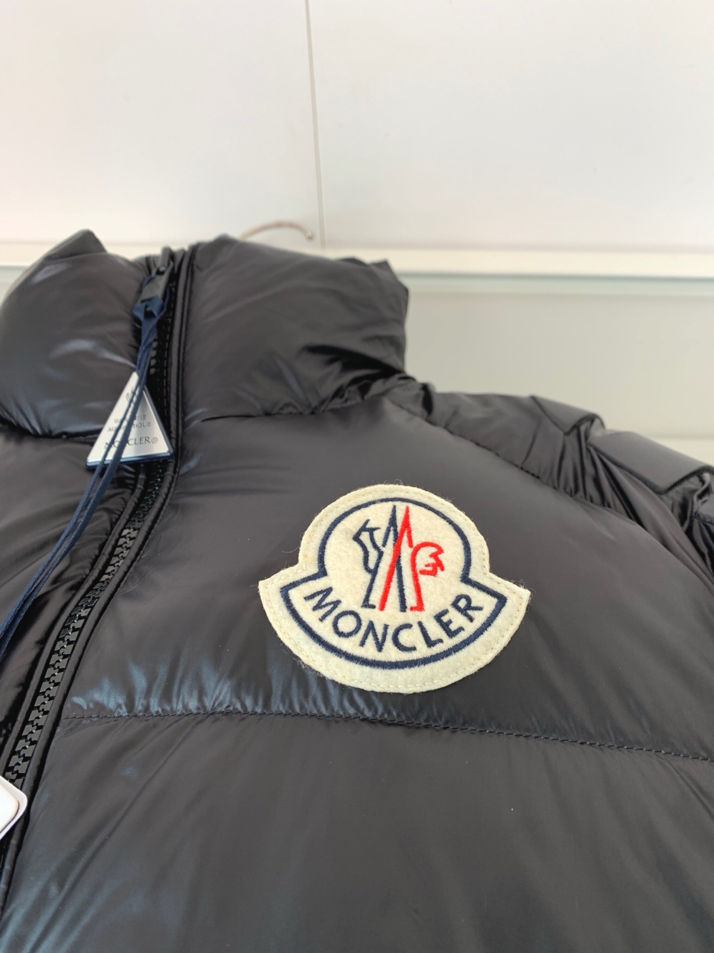 MON最新立领羽绒服 简约好看，时尚实用的基本款……韩国订单，90鹅绒填充 蓬松保暖，经典logo徽章刺