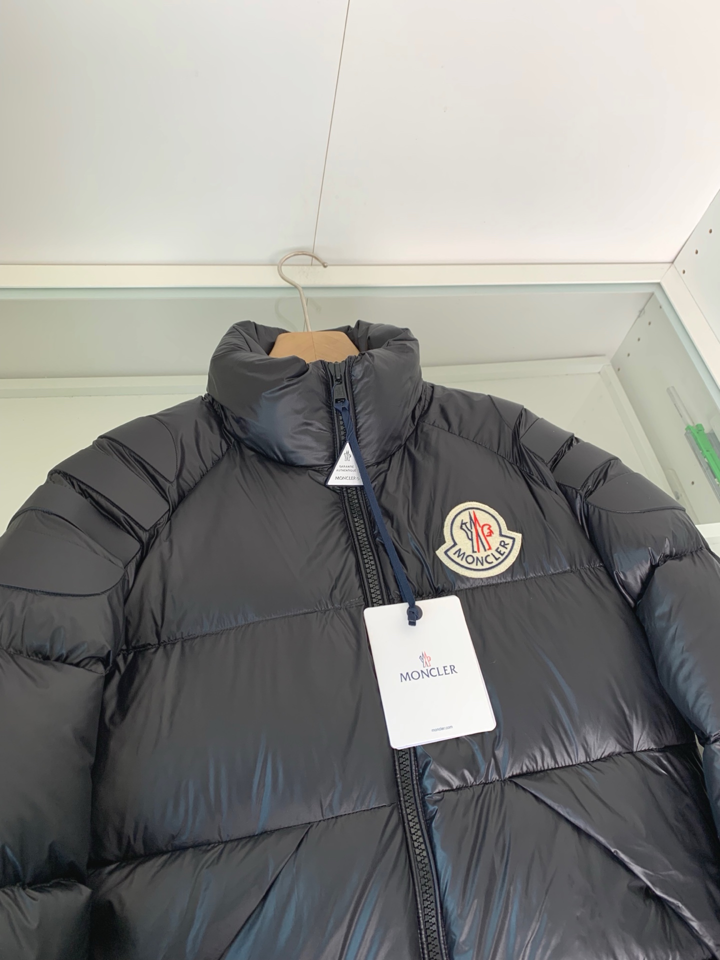 MON最新立领羽绒服 简约好看，时尚实用的基本款……韩国订单，90鹅绒填充 蓬松保暖，经典logo徽章刺