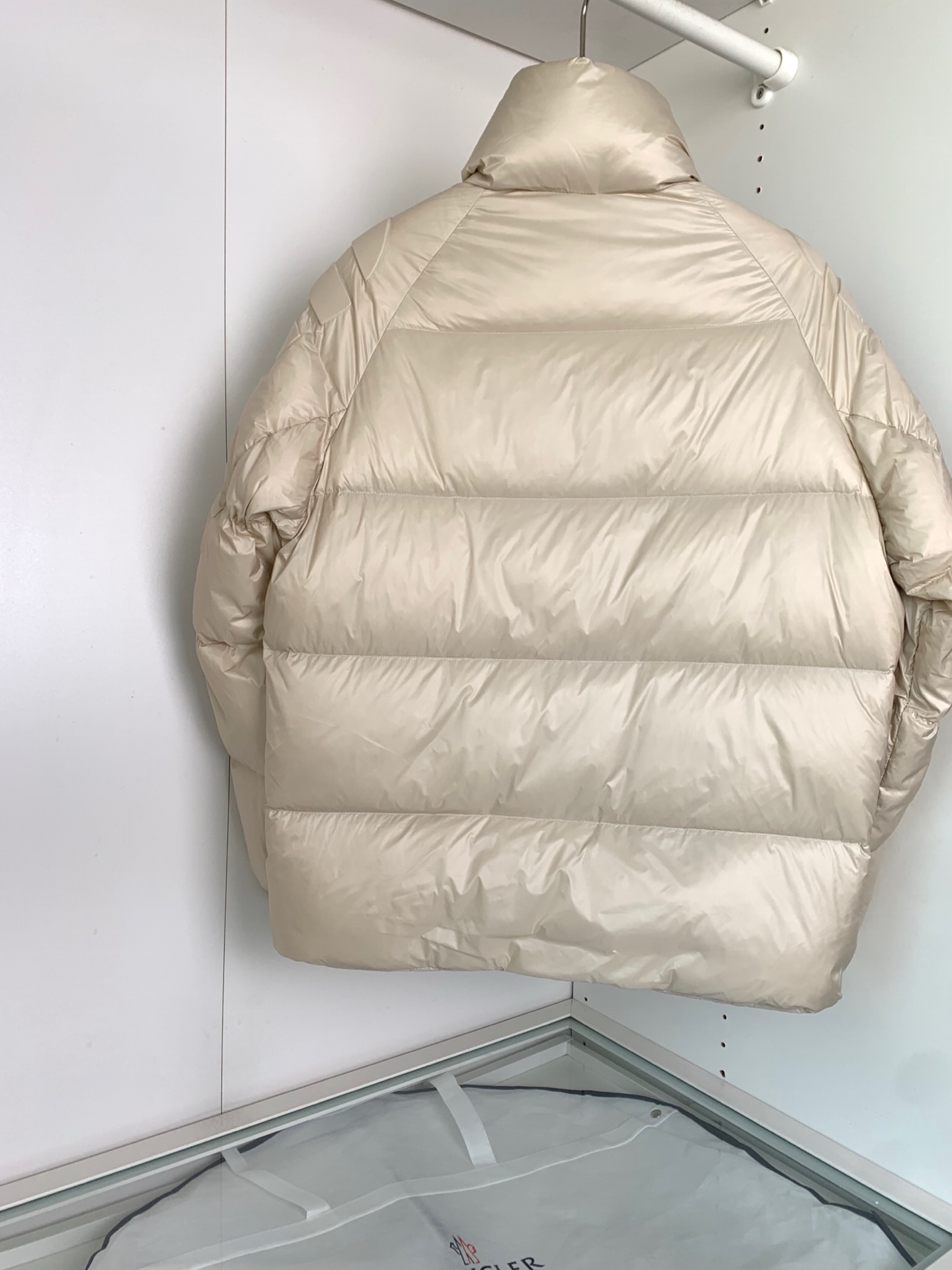 MON最新立领羽绒服 简约好看，时尚实用的基本款……韩国订单，90鹅绒填充蓬松保暖，经典logo徽章刺绣