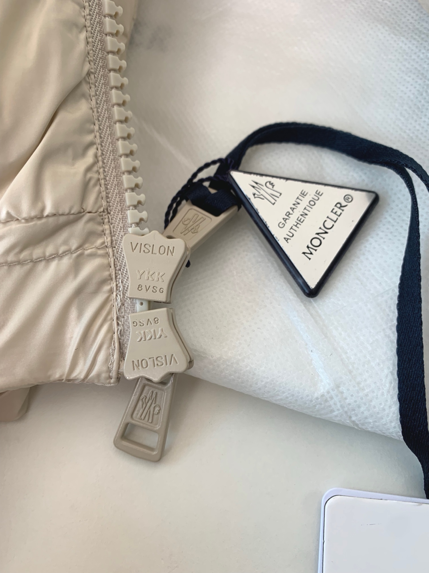 MON最新立领羽绒服 简约好看，时尚实用的基本款……韩国订单，90鹅绒填充蓬松保暖，经典logo徽章刺绣