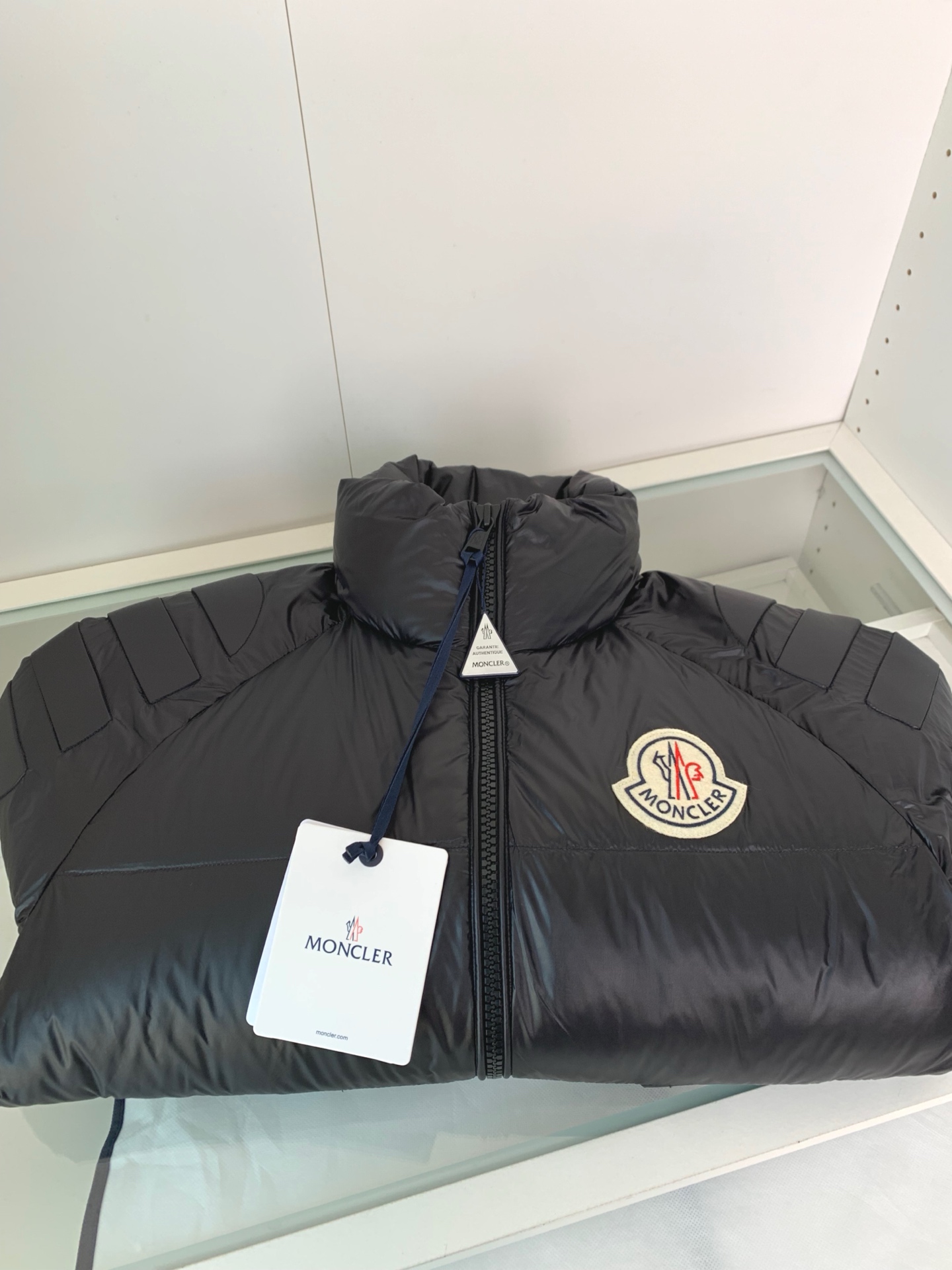 MON最新立领羽绒服 简约好看，时尚实用的基本款……韩国订单，90鹅绒填充 蓬松保暖，经典logo徽章刺