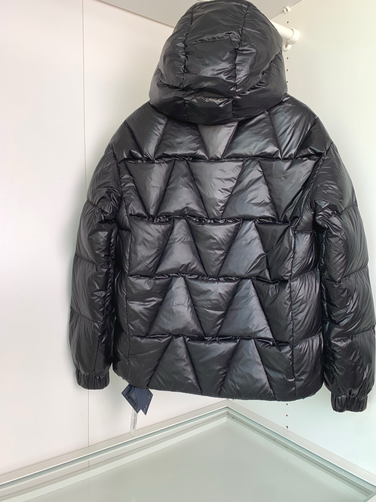 🆕P家25年冬季新款立领连帽羽绒服可脱卸连帽菱形阶梯羽绒服～客供定制拉链 胸口三角徽章点缀 前后用阶梯式