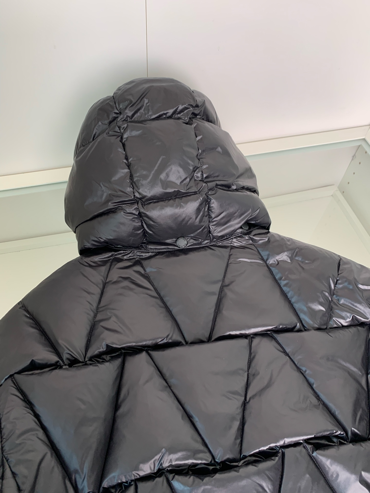 🆕P家25年冬季新款立领连帽羽绒服可脱卸连帽菱形阶梯羽绒服～客供定制拉链 胸口三角徽章点缀 前后用阶梯式