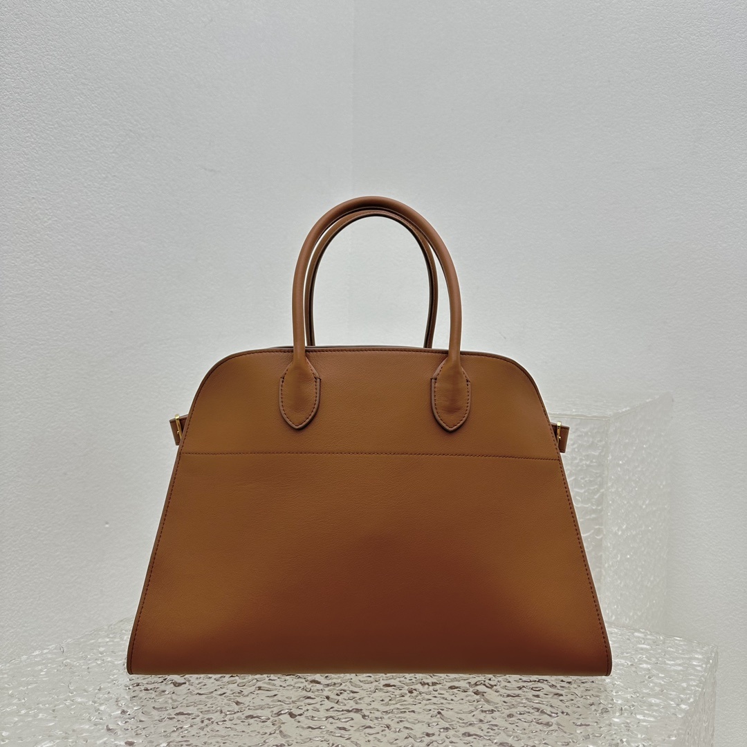 中号平纹棕Margaux15系列品牌在极简设计上的功力线条干净尽管没有什么logo印花的加持但整体高级质