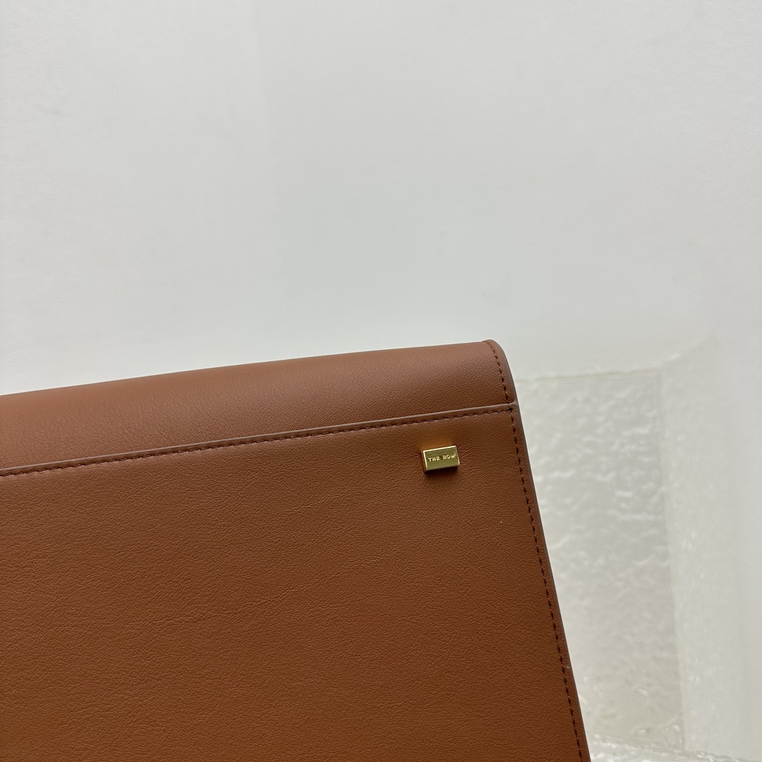 大号平纹棕Margaux17系列品牌在极简设计上的功力线条干净尽管没有什么logo印花的加持但整体高级质