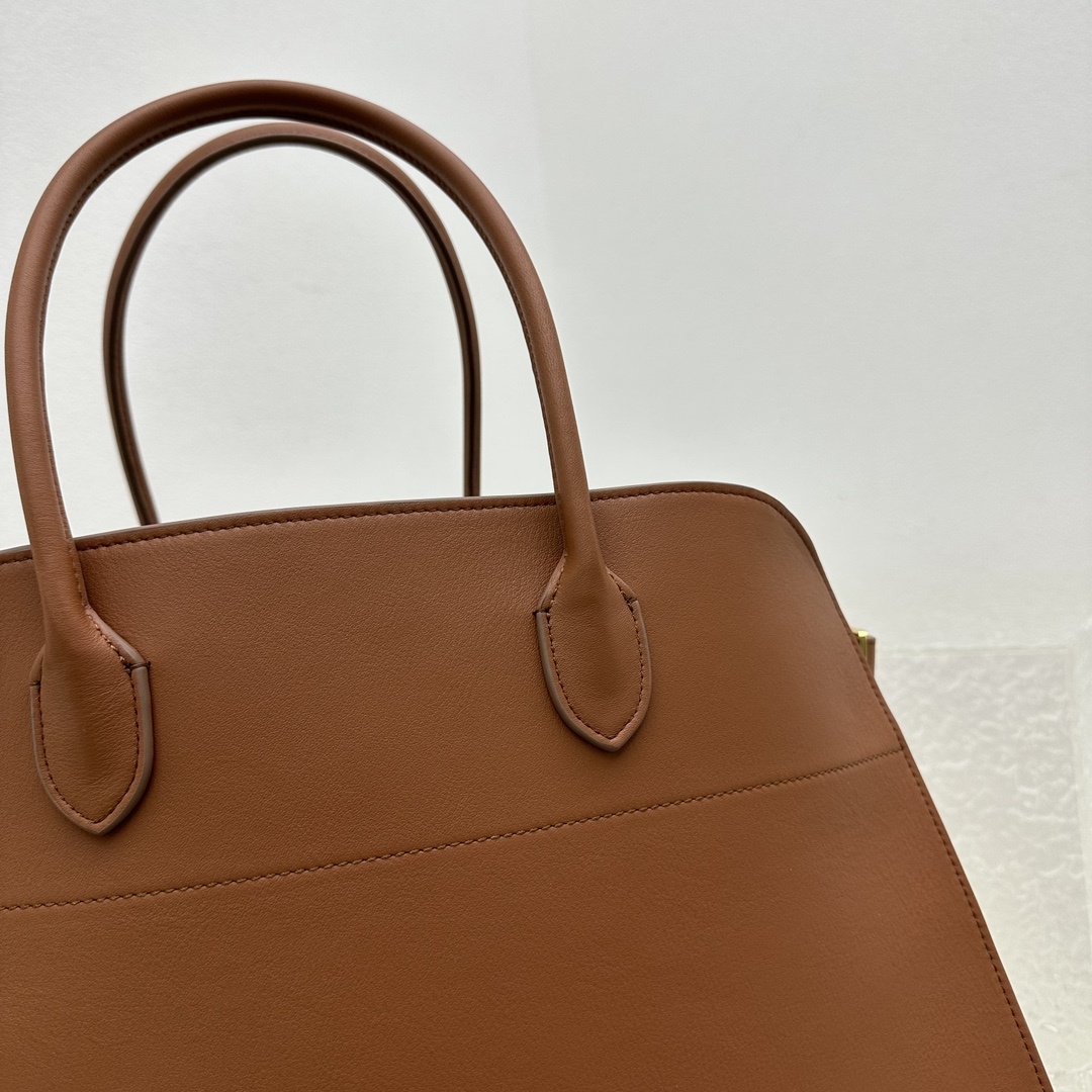 大号平纹棕Margaux17系列品牌在极简设计上的功力线条干净尽管没有什么logo印花的加持但整体高级质